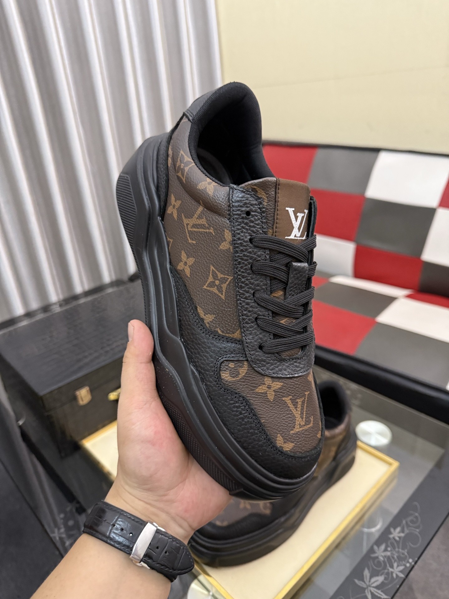 L X V Sneakers detail 4