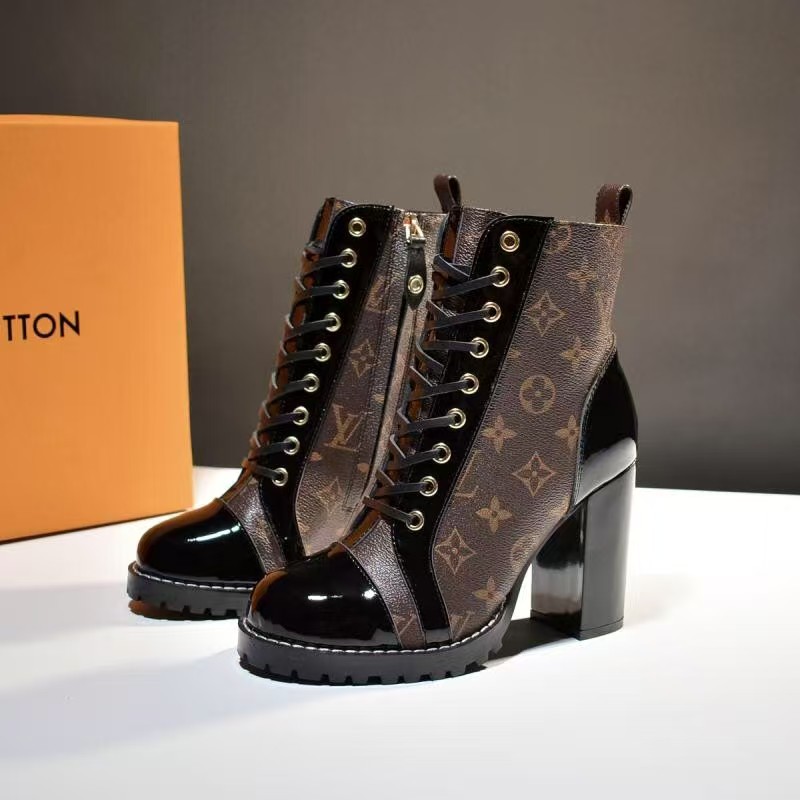 L X V boots  Heel height：9.5cm