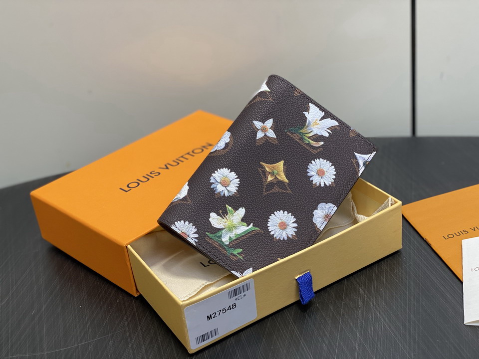 L X V Wallets(Multiple sizes) detail 17