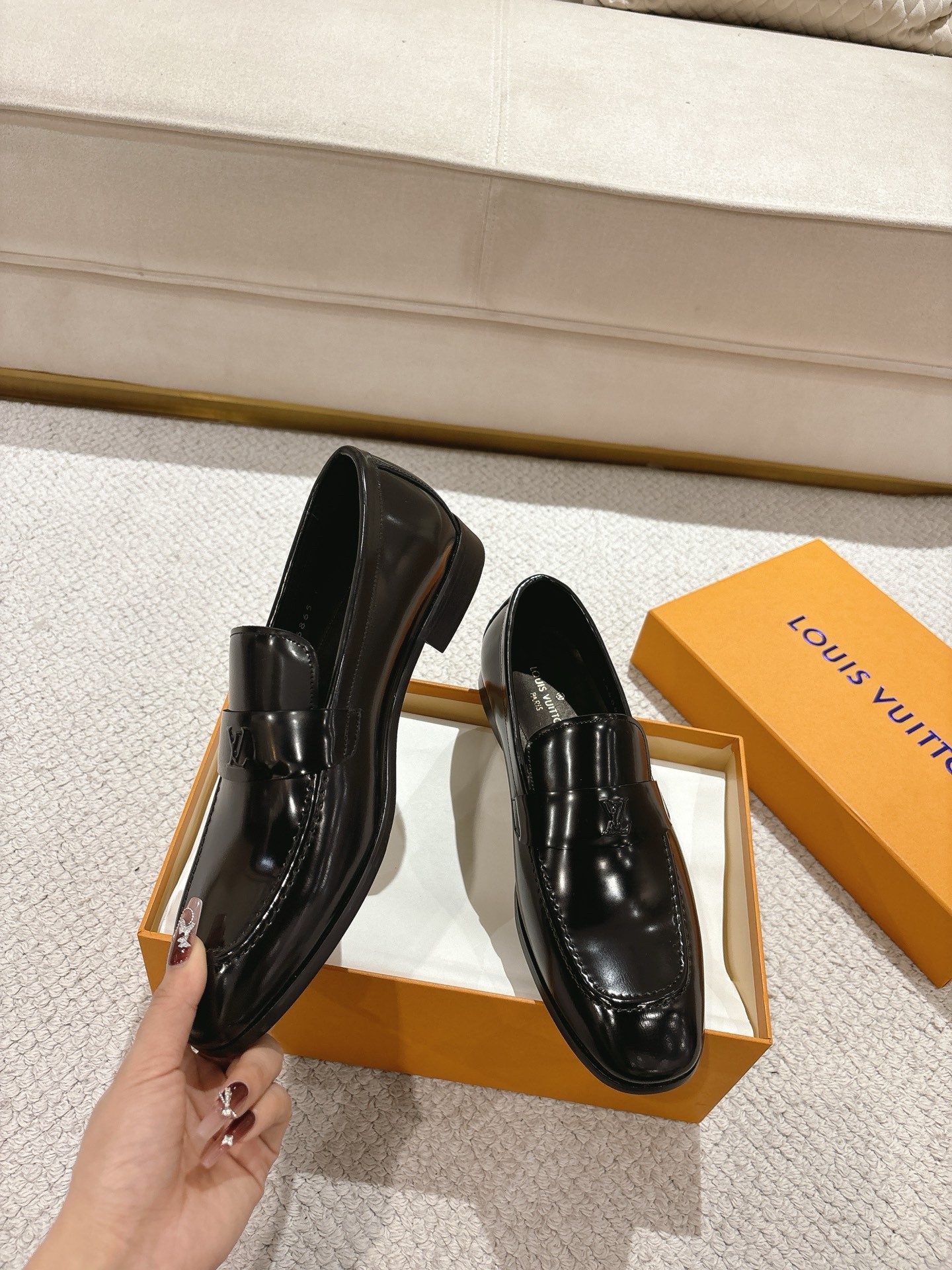 L X V Leather shoes detail 4