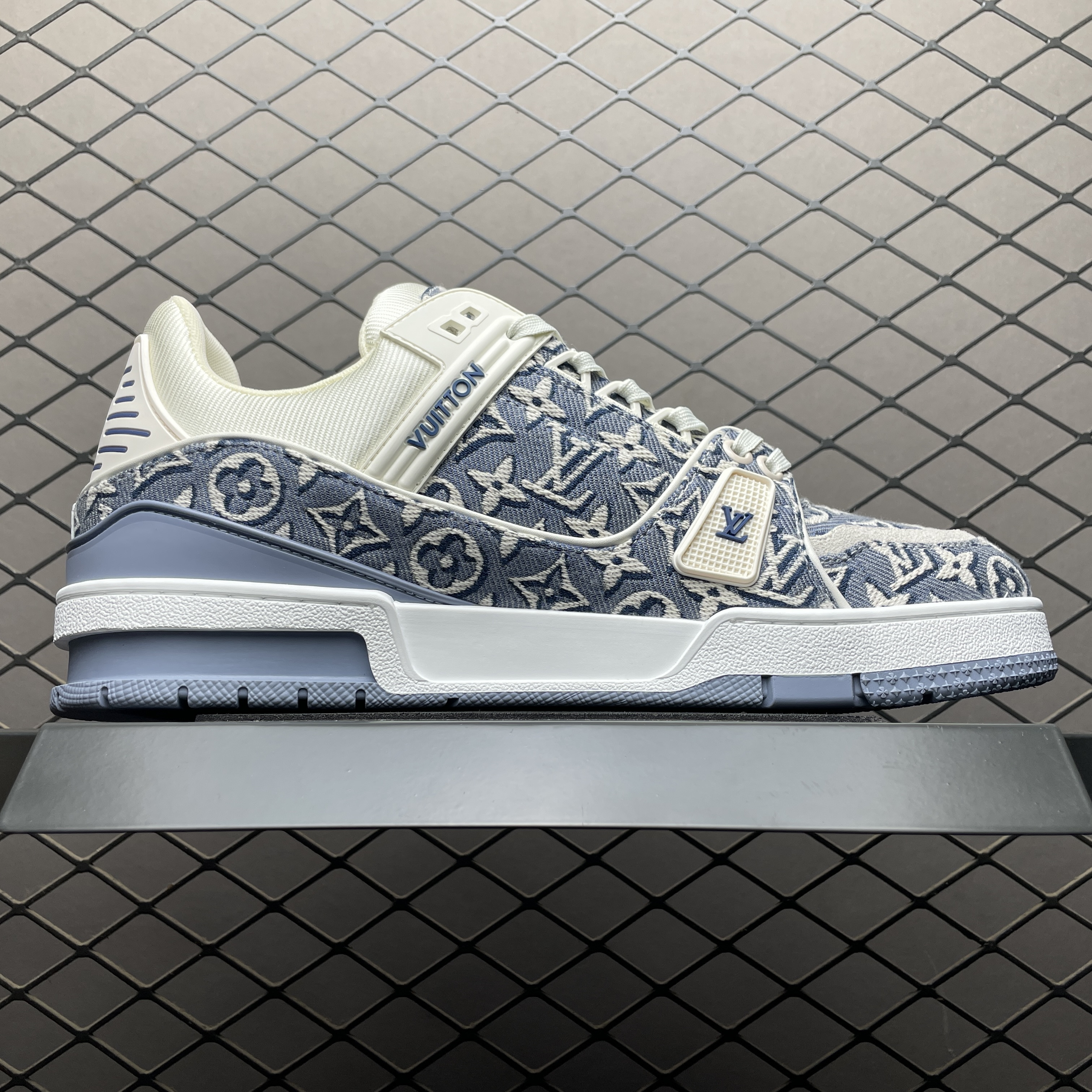 L X V TRAINER Sneakers detail 3