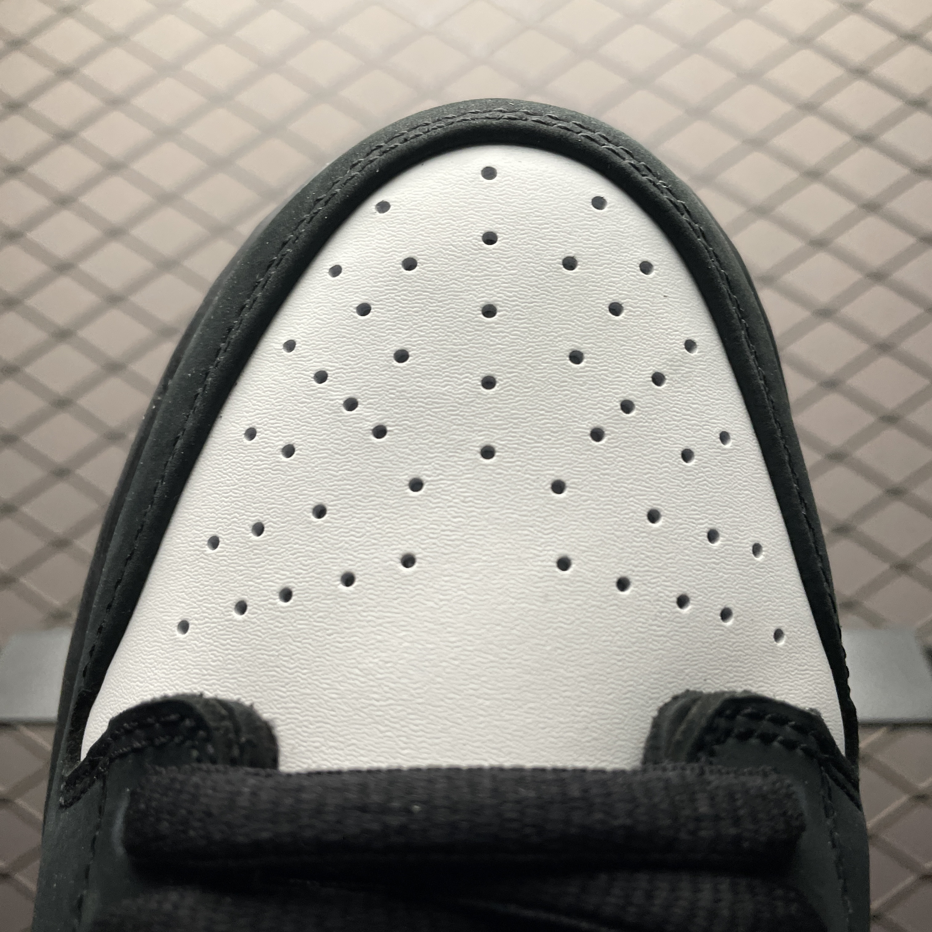 NK SB Dunk Low Staple Panda Pigeon BV1310-013 detail 8