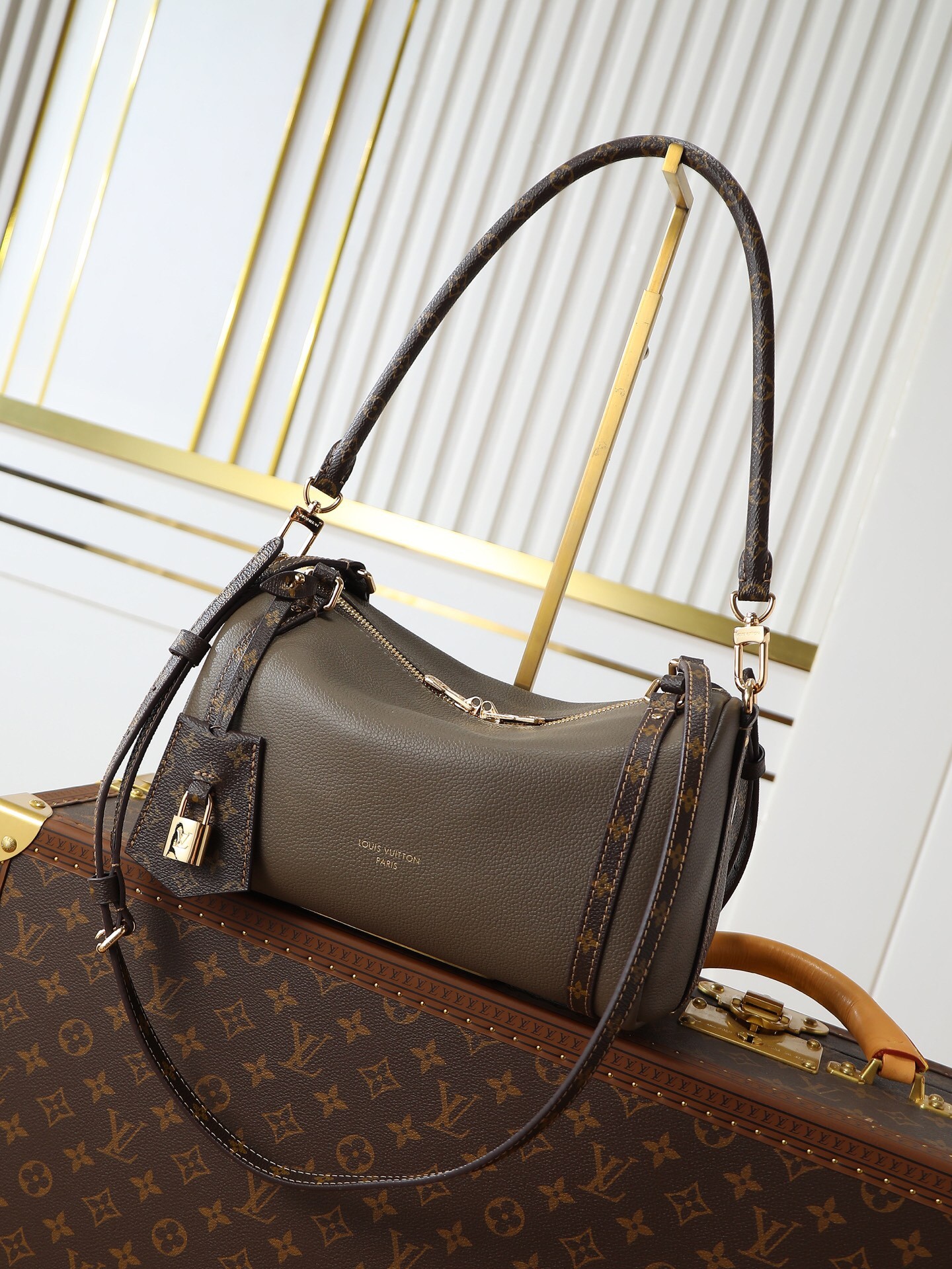 L X V EXPRESS M26360 Size：26x17x13.5cm