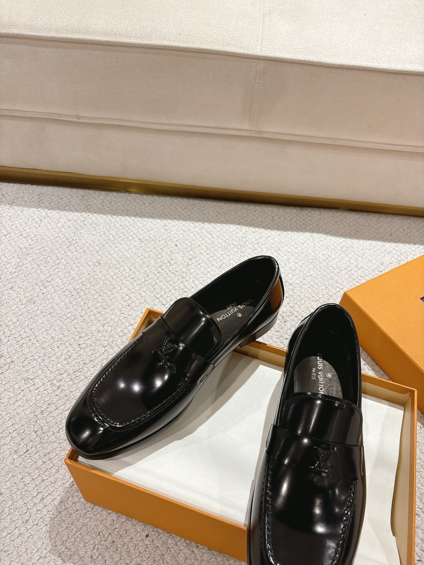 L X V Leather shoes detail 3