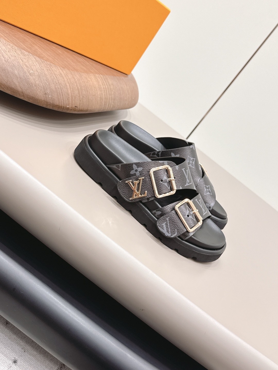 L X V SLIPPERS(Multiple colors) detail 7