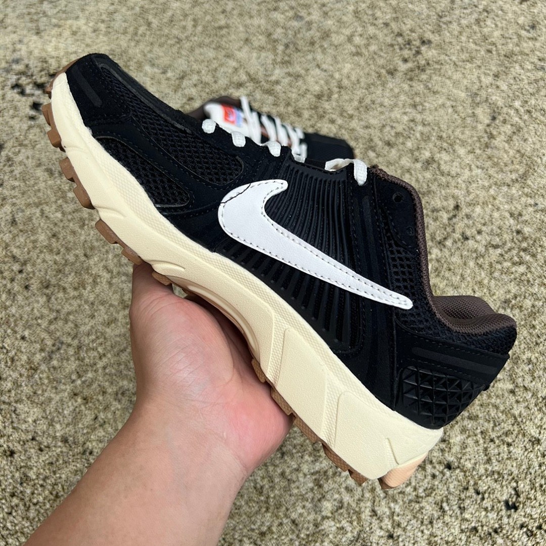 耐克王 Vomero 5黑白 Nike Zoom Vomero 5 复古运动跑步鞋 FD0533-010