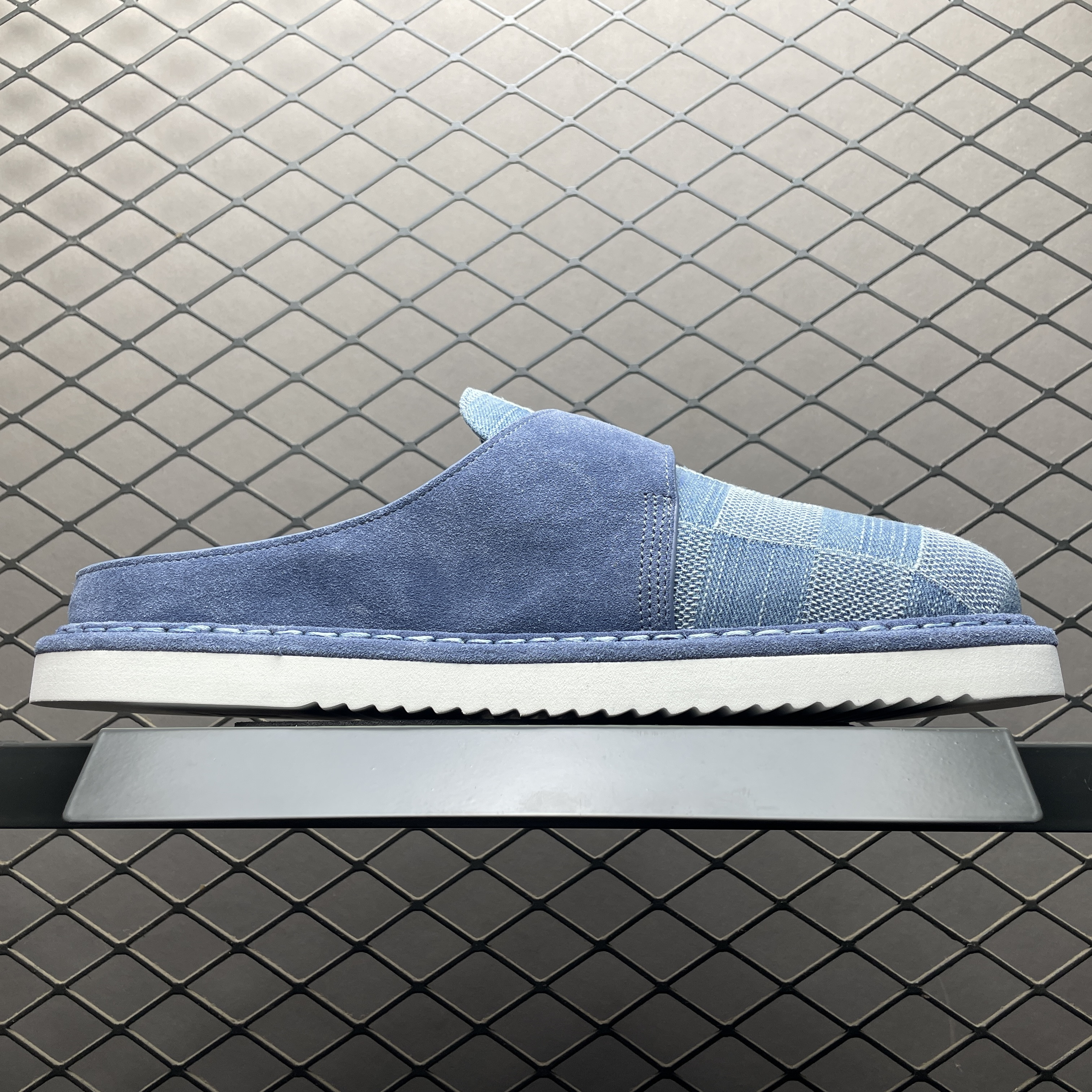L X V Easy slippers detail 3