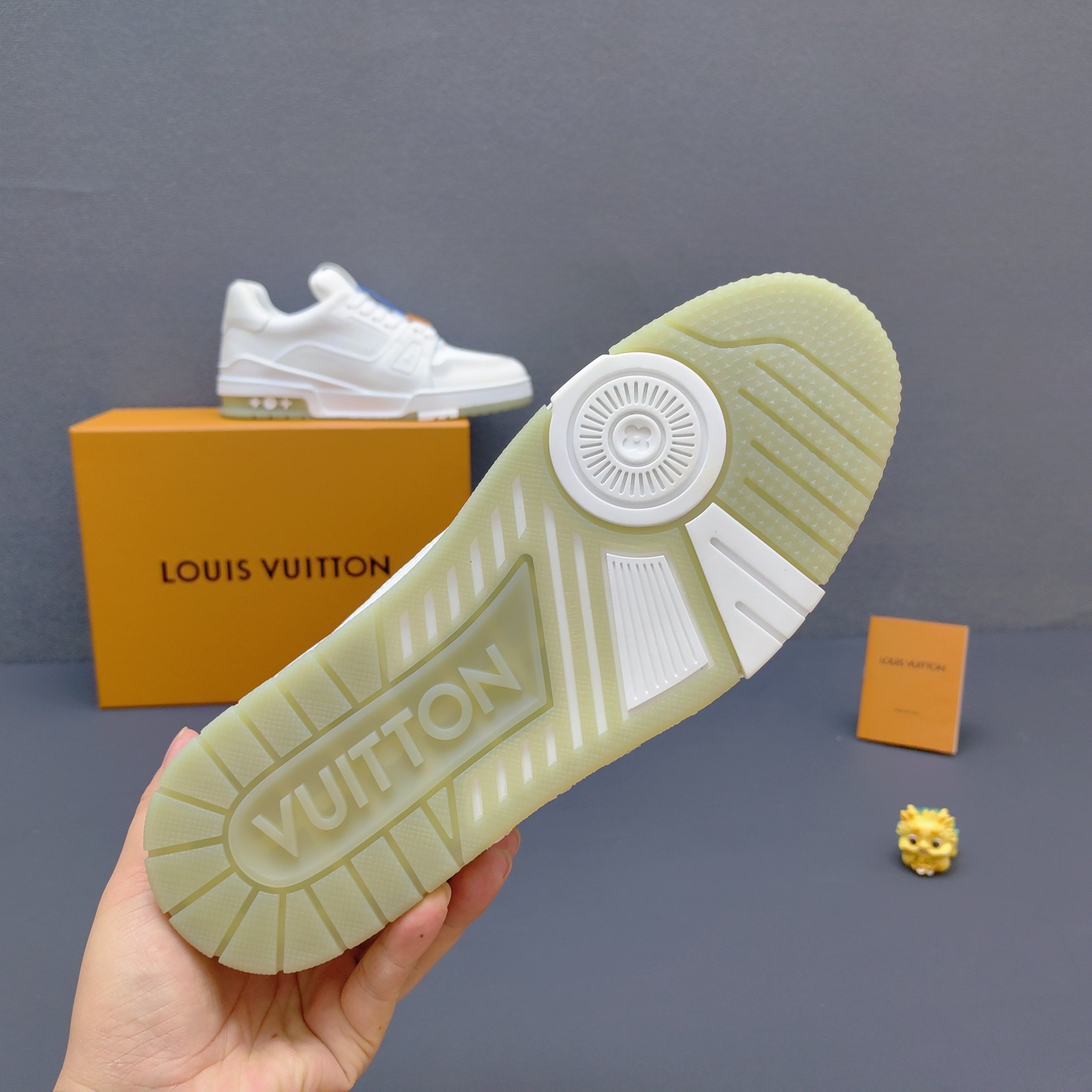 L X V TRAINER (Glow-in-the-dark effect)Sneaker 26SS detail 17