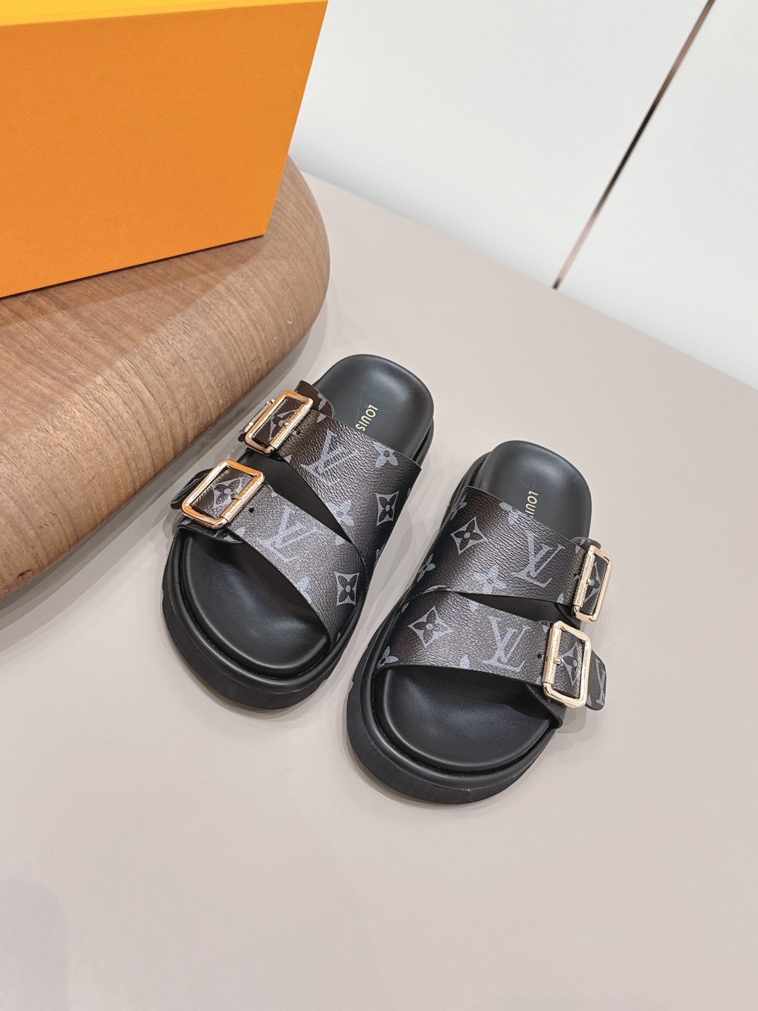 L X V SLIPPERS(Multiple colors) detail 5