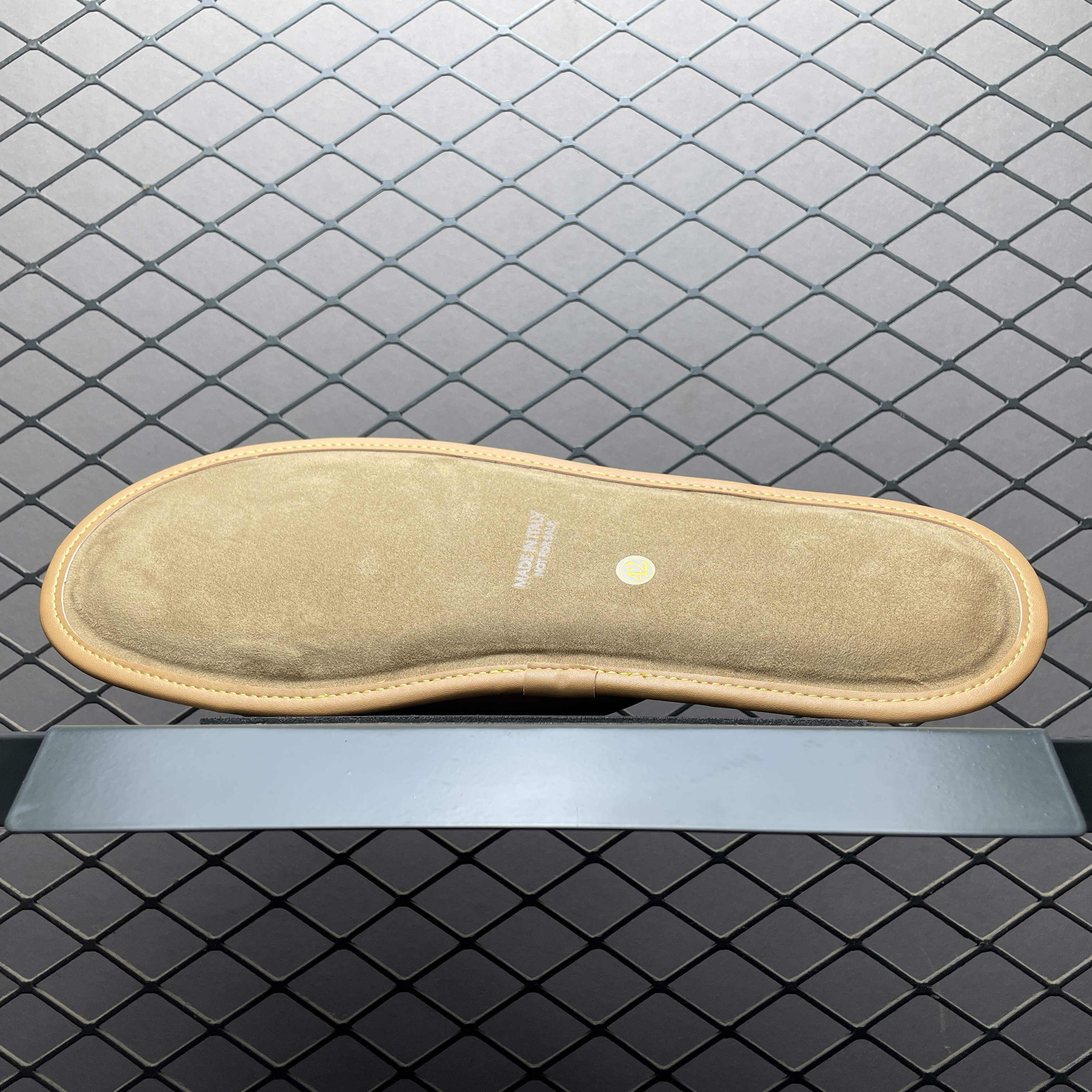 L X V Miami slippers detail 5