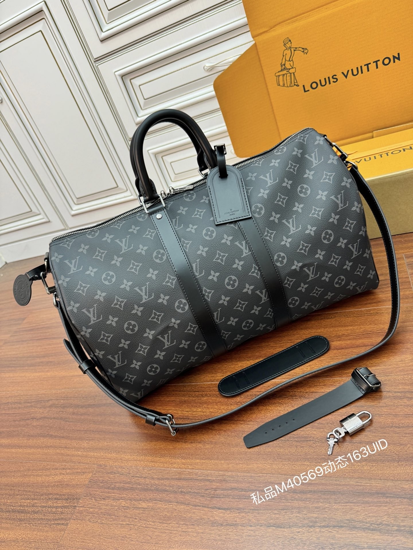 L X V Keepall Bandouli&egrave;re M40569 45x27x20cm