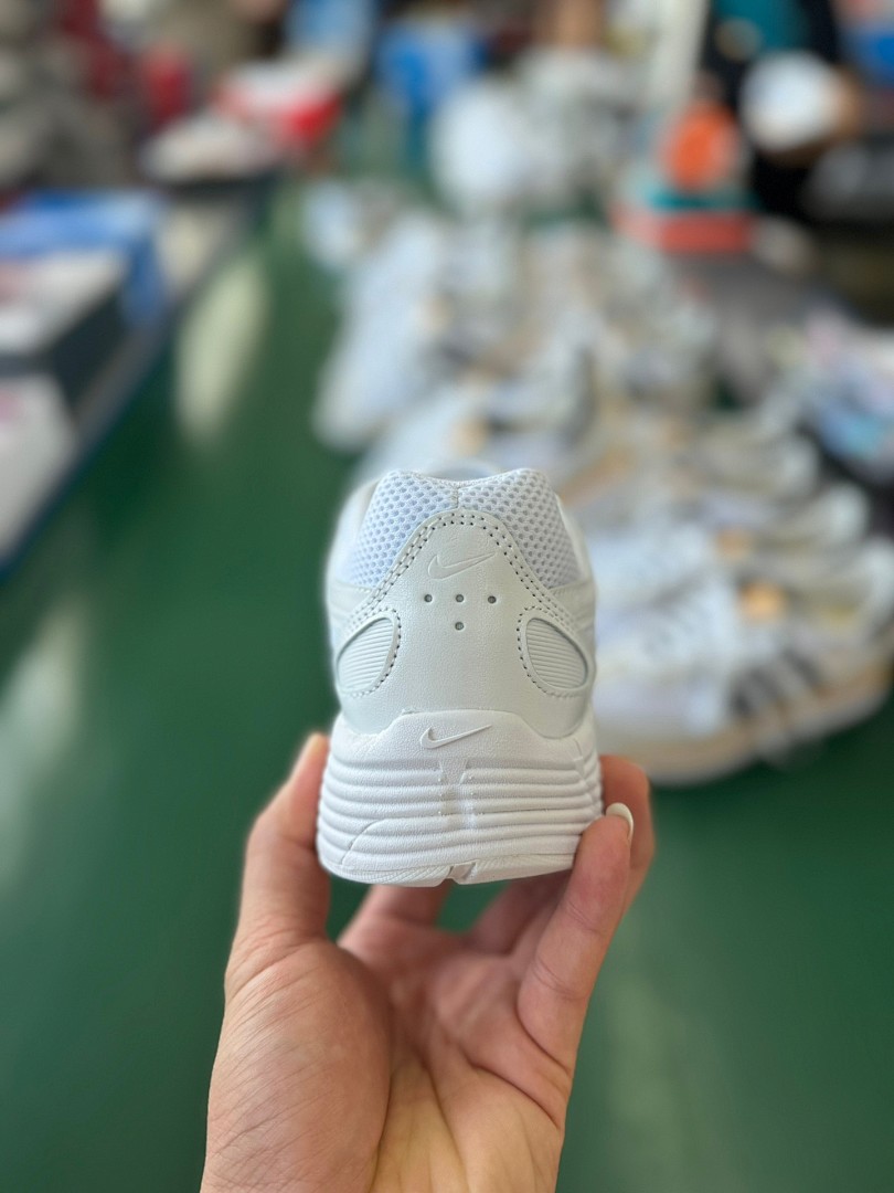 NIKE P-6000 全白 原装订单 外围平台专供 复古科技个性老爹鞋P-6000 灵感来源于 Pegasus 25 和 Pegasus 2006