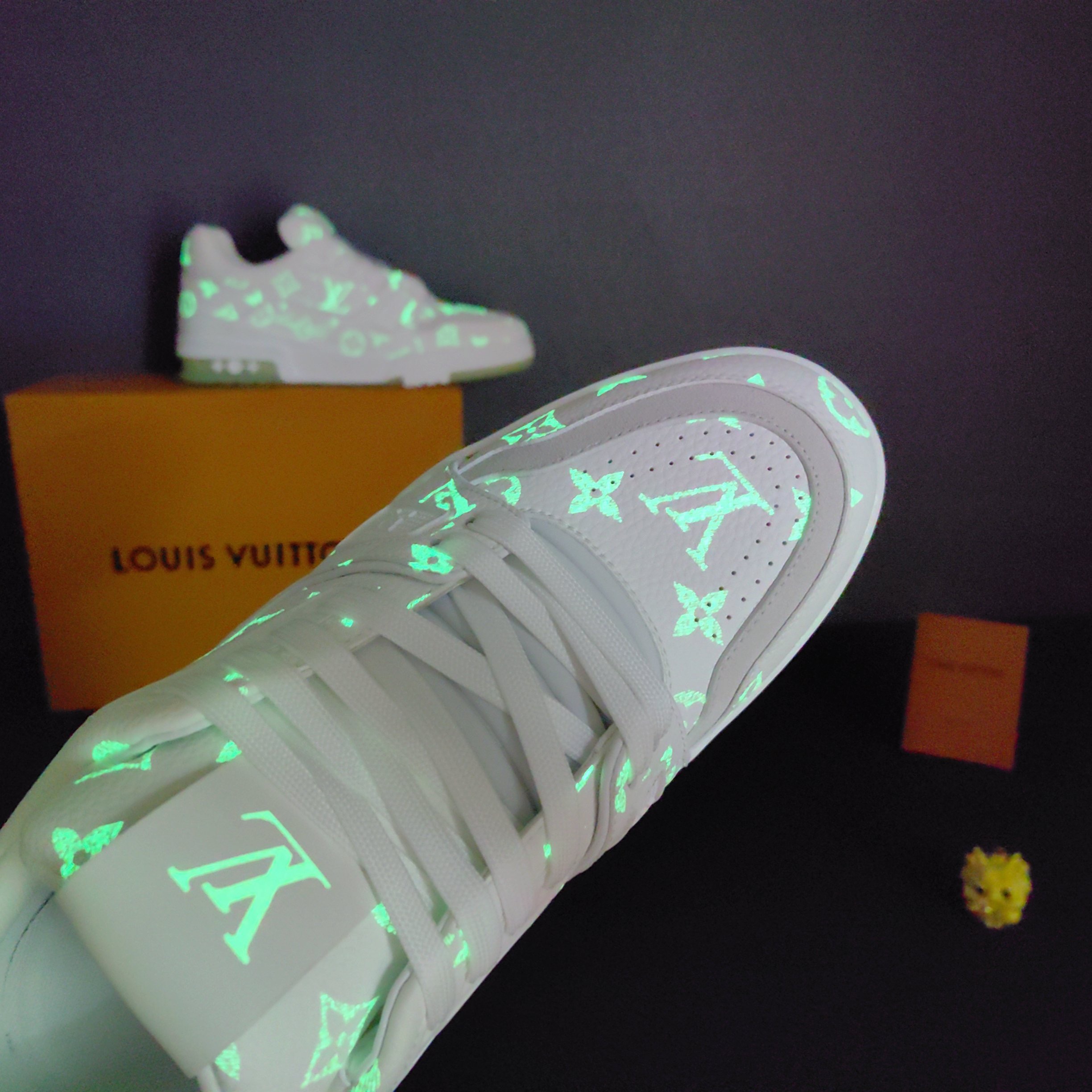 L X V TRAINER (Glow-in-the-dark effect)Sneaker 26SS detail 10