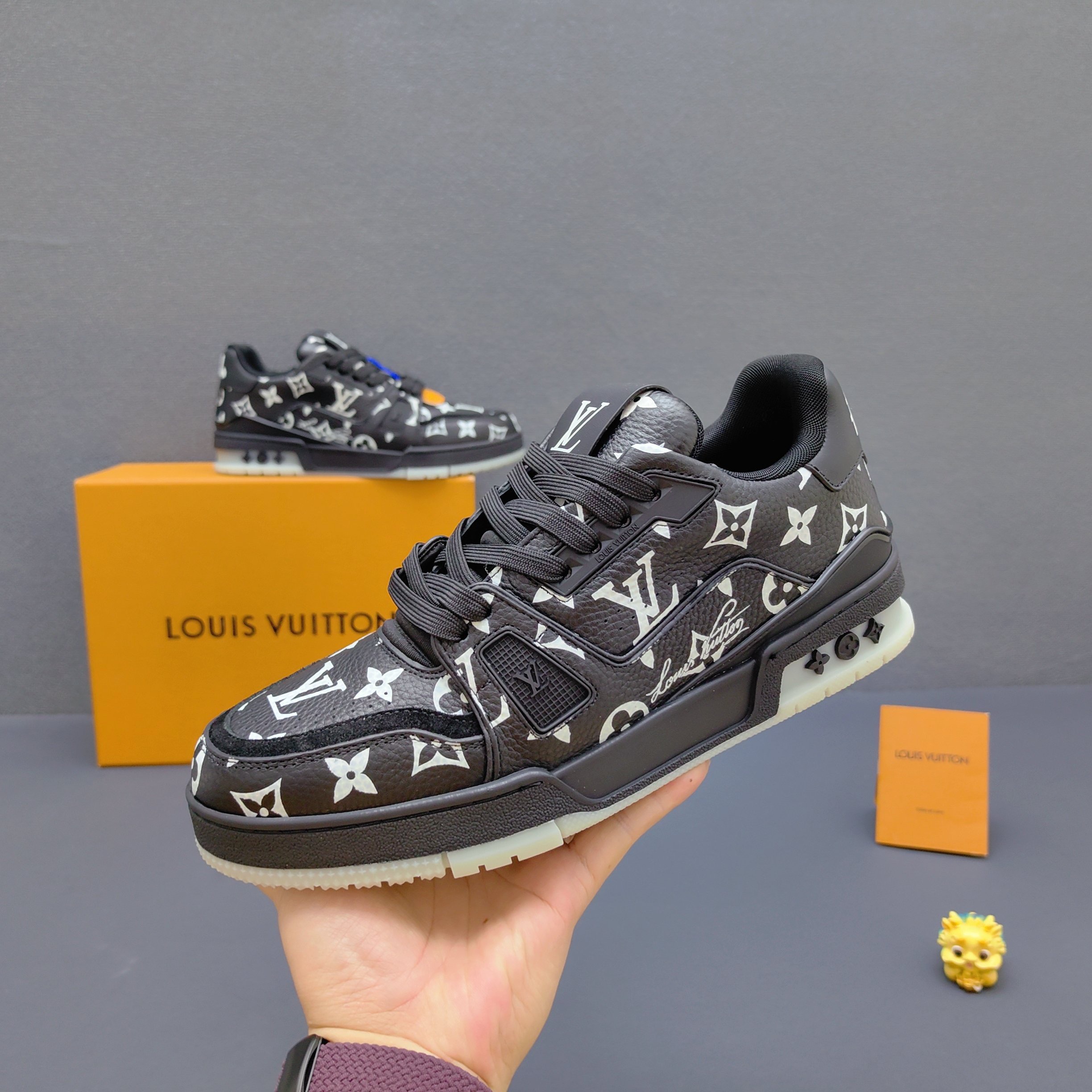 L X V TRAINER (Glow-in-the-dark effect)Sneaker 26SS detail 9