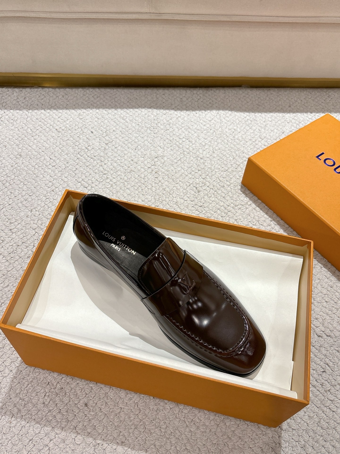 L X V Leather shoes detail 7