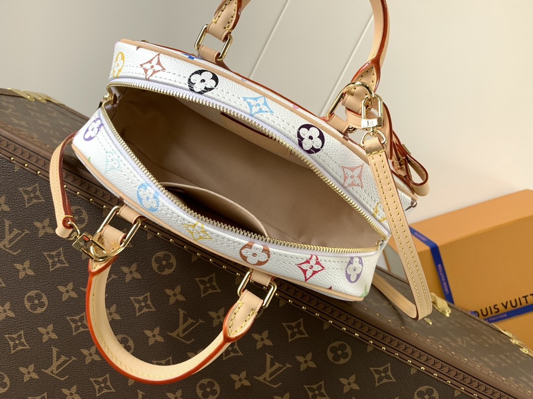 L X V Handbag East West M13084 Size:14x10x27cm detail 8