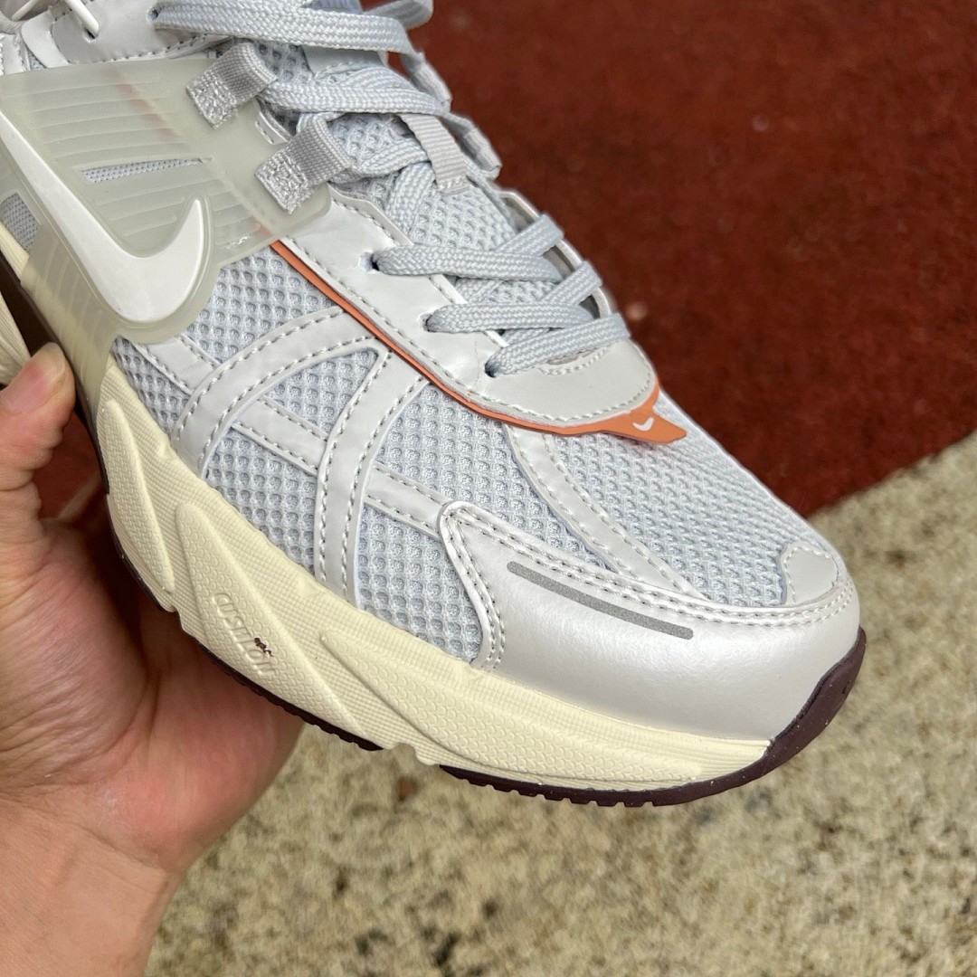 Nike v2k米灰棕 Nike耐克 V2K RUN舒适运动休闲老爹鞋 FD0736-202