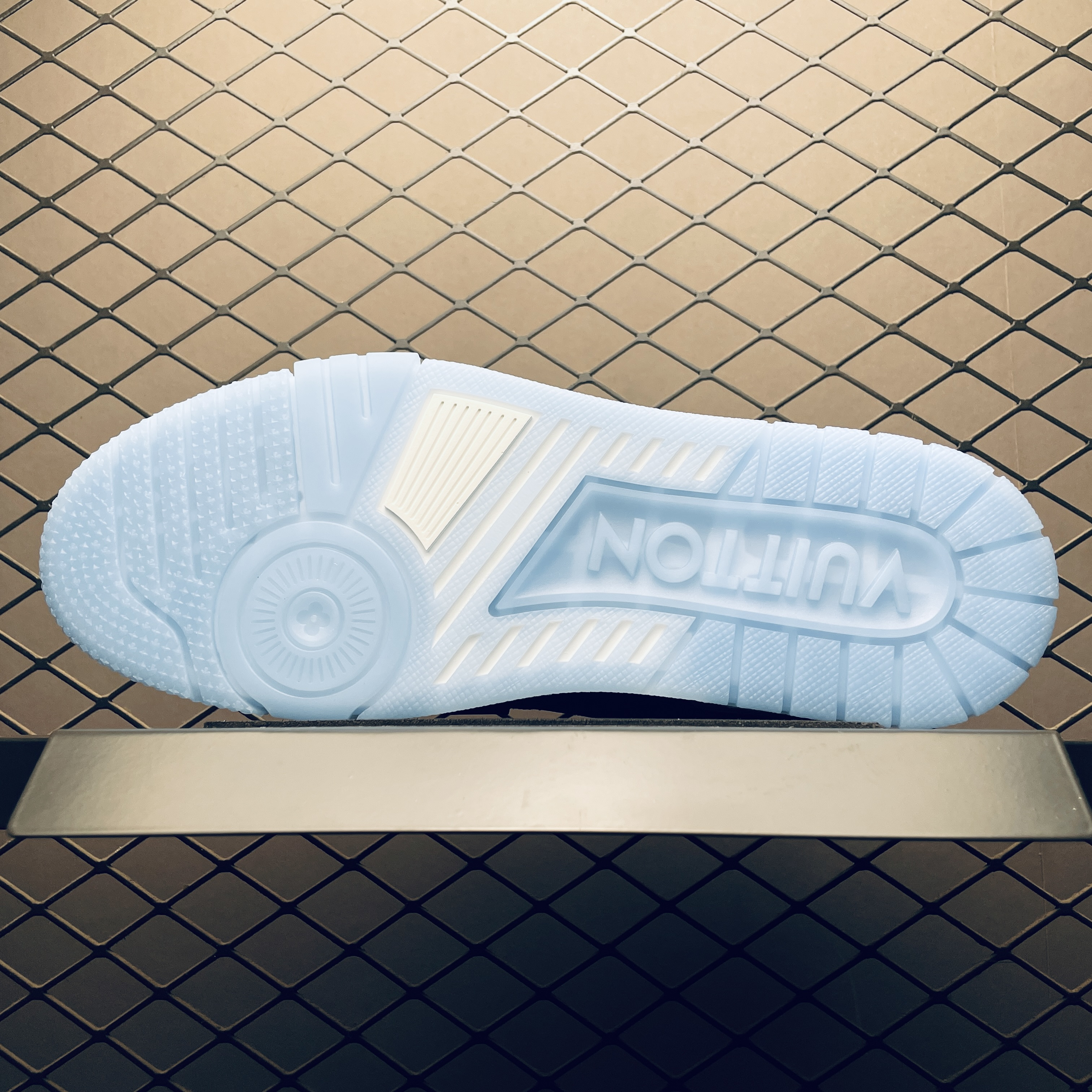L X V TRAINER Sneaker detail 5