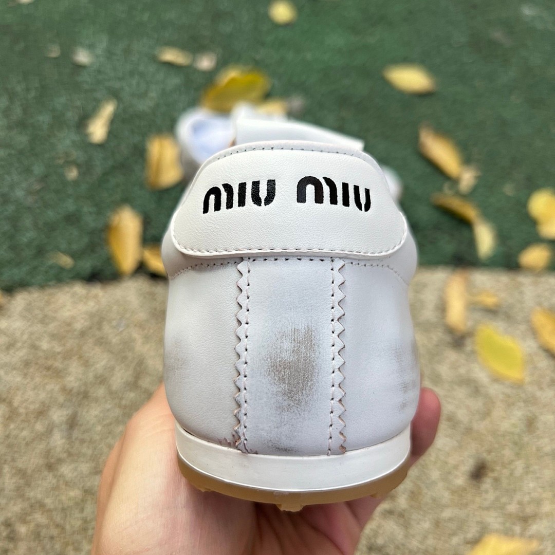 MIU MIU缪缪 Plume 皮革米白 运动鞋 尺码：35-40   38