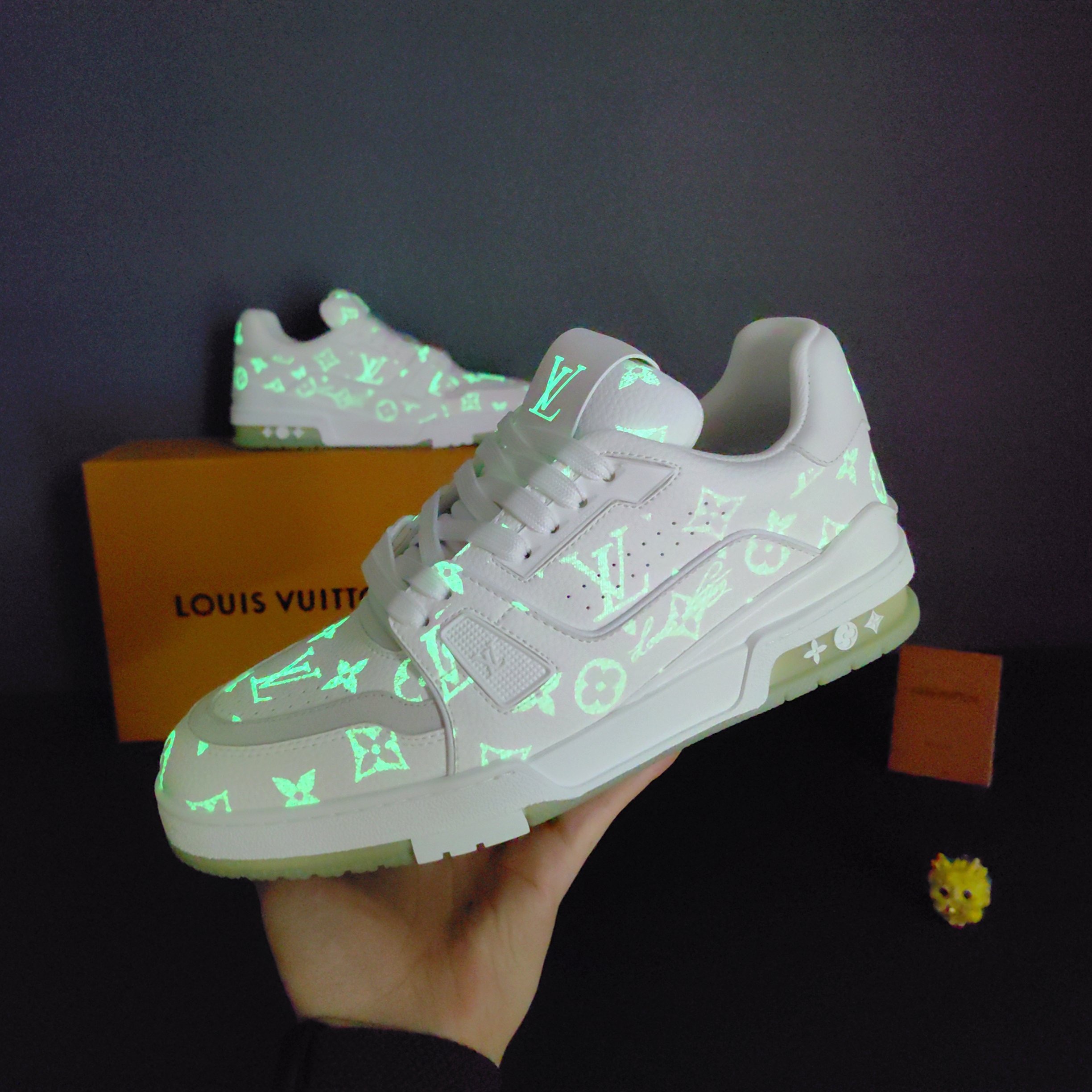 L X V TRAINER (Glow-in-the-dark effect)Sneaker 26SS detail 5