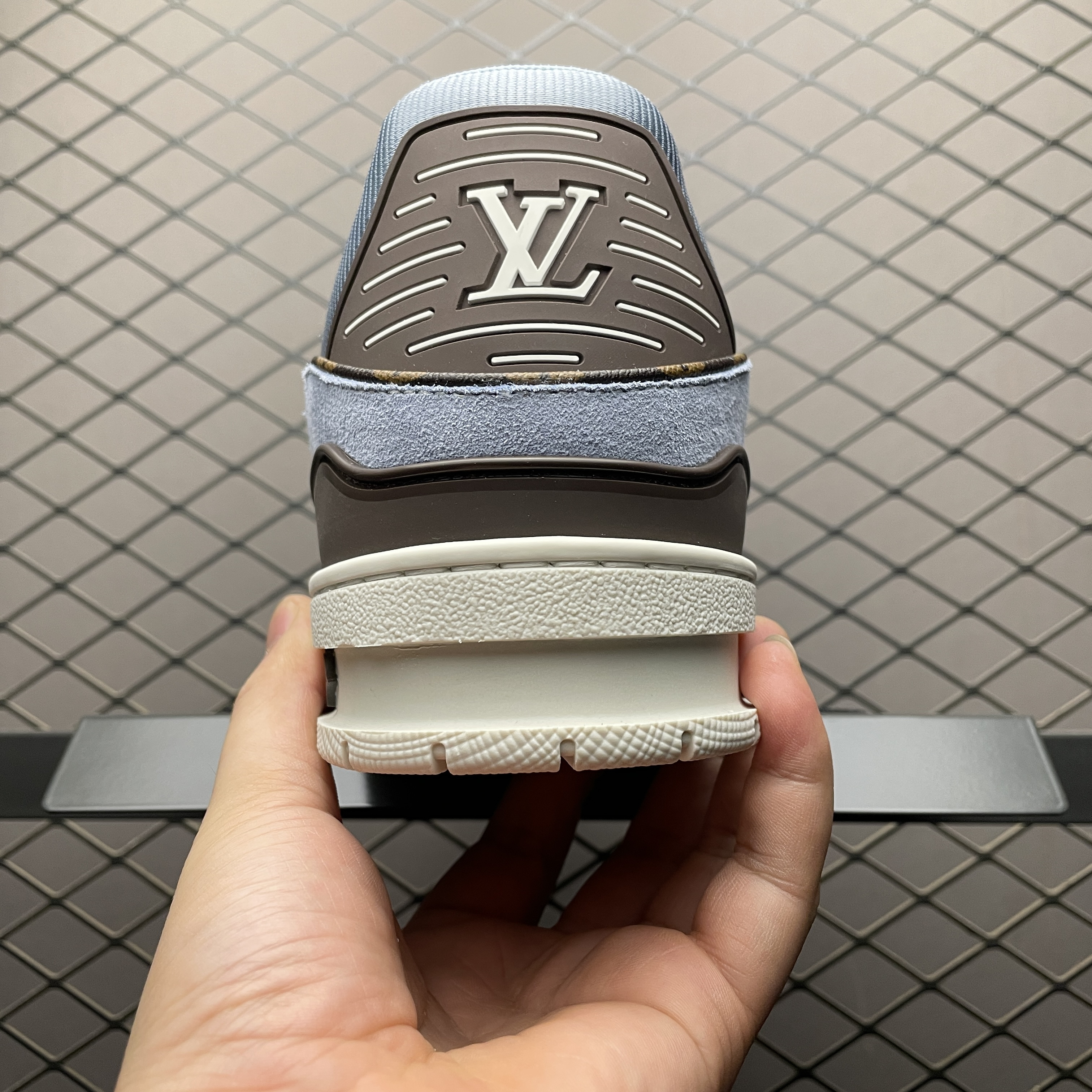 L X V TRAINER SNEAKERS detail 2