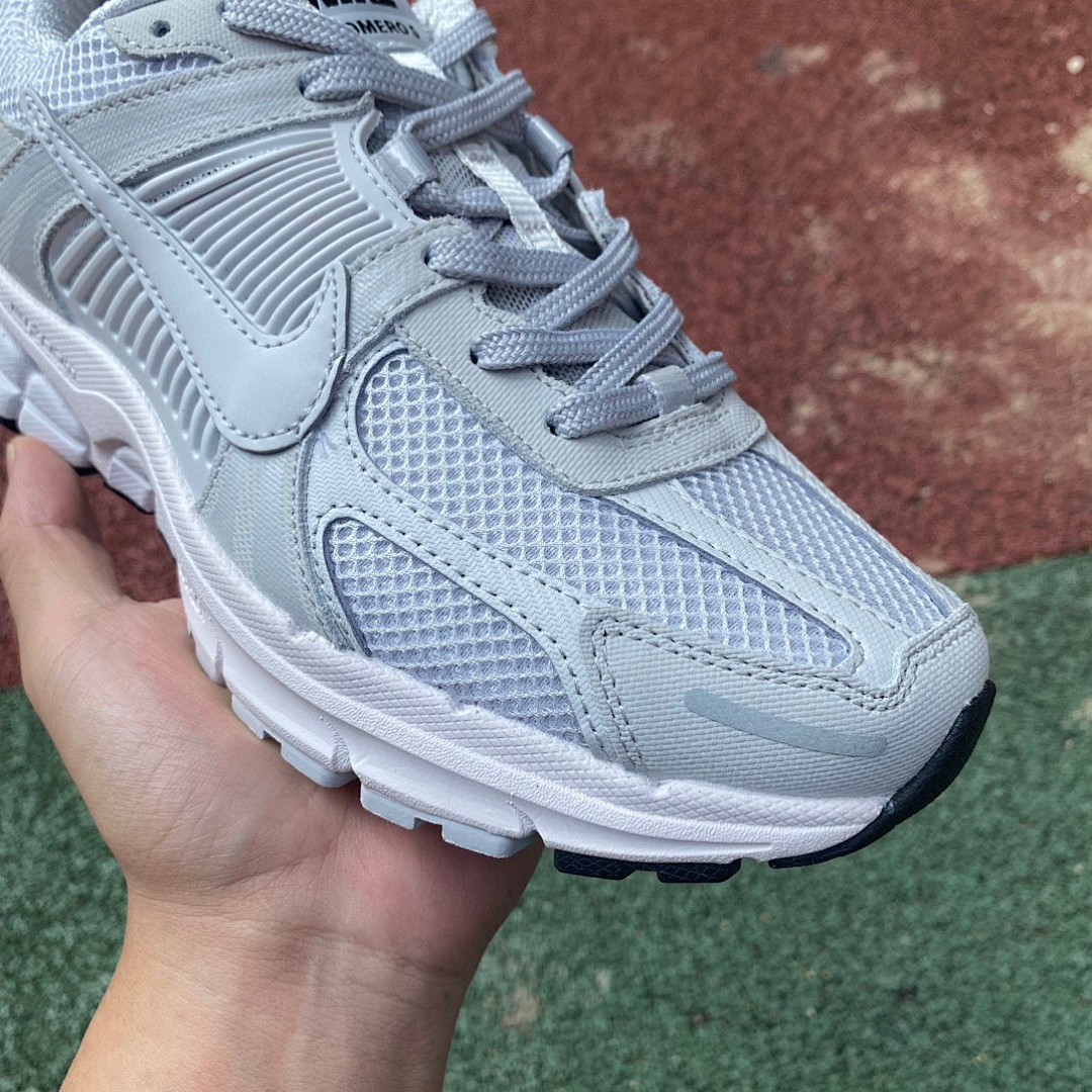 Zoom Vomero 5白灰 Nike Air Zoom Vomero 5防滑耐磨女款 低帮跑步鞋 bv1358-001