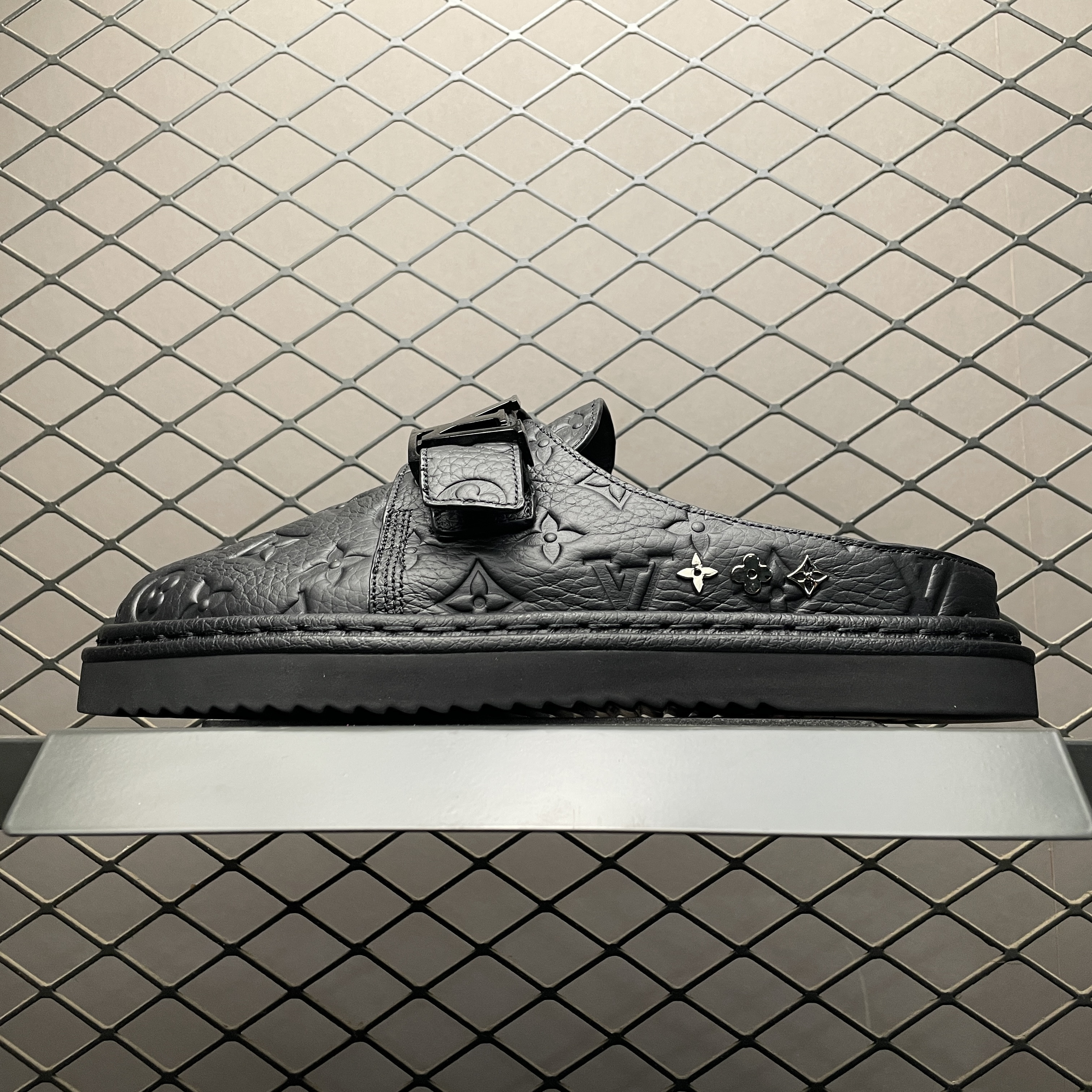 L X V Easy slippers