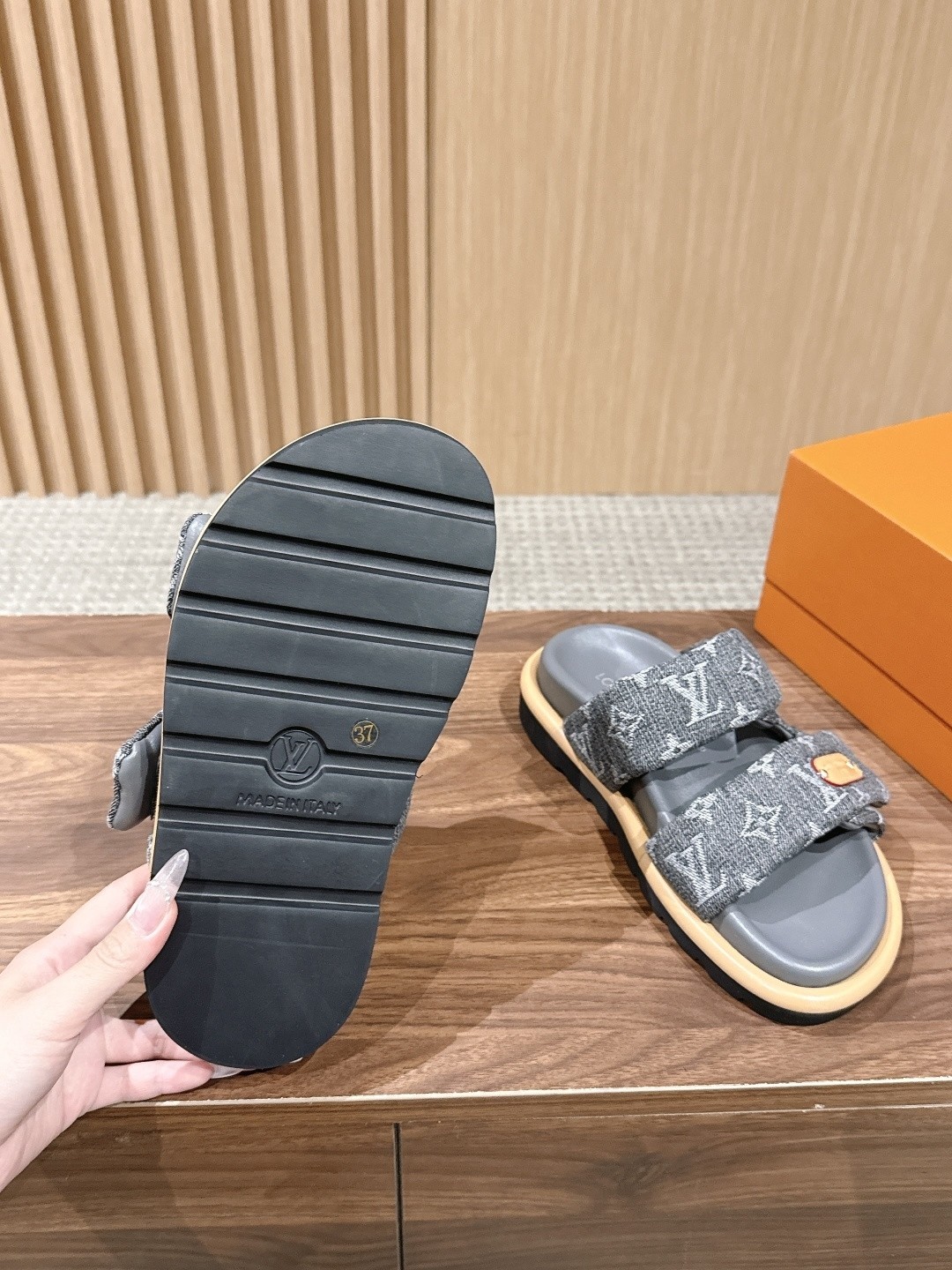 L X V SLIPPERS detail 9