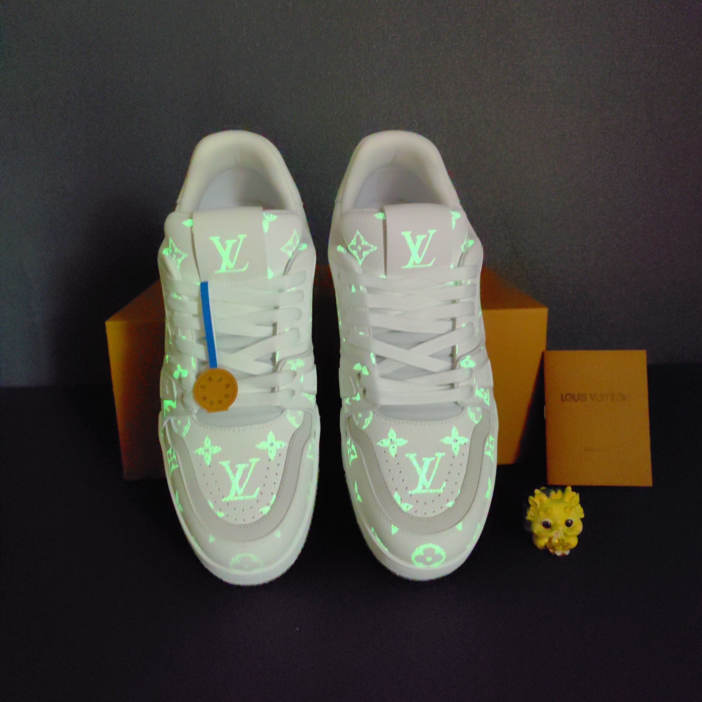 L X V TRAINER (Glow-in-the-dark effect)Sneaker 26SS detail 11