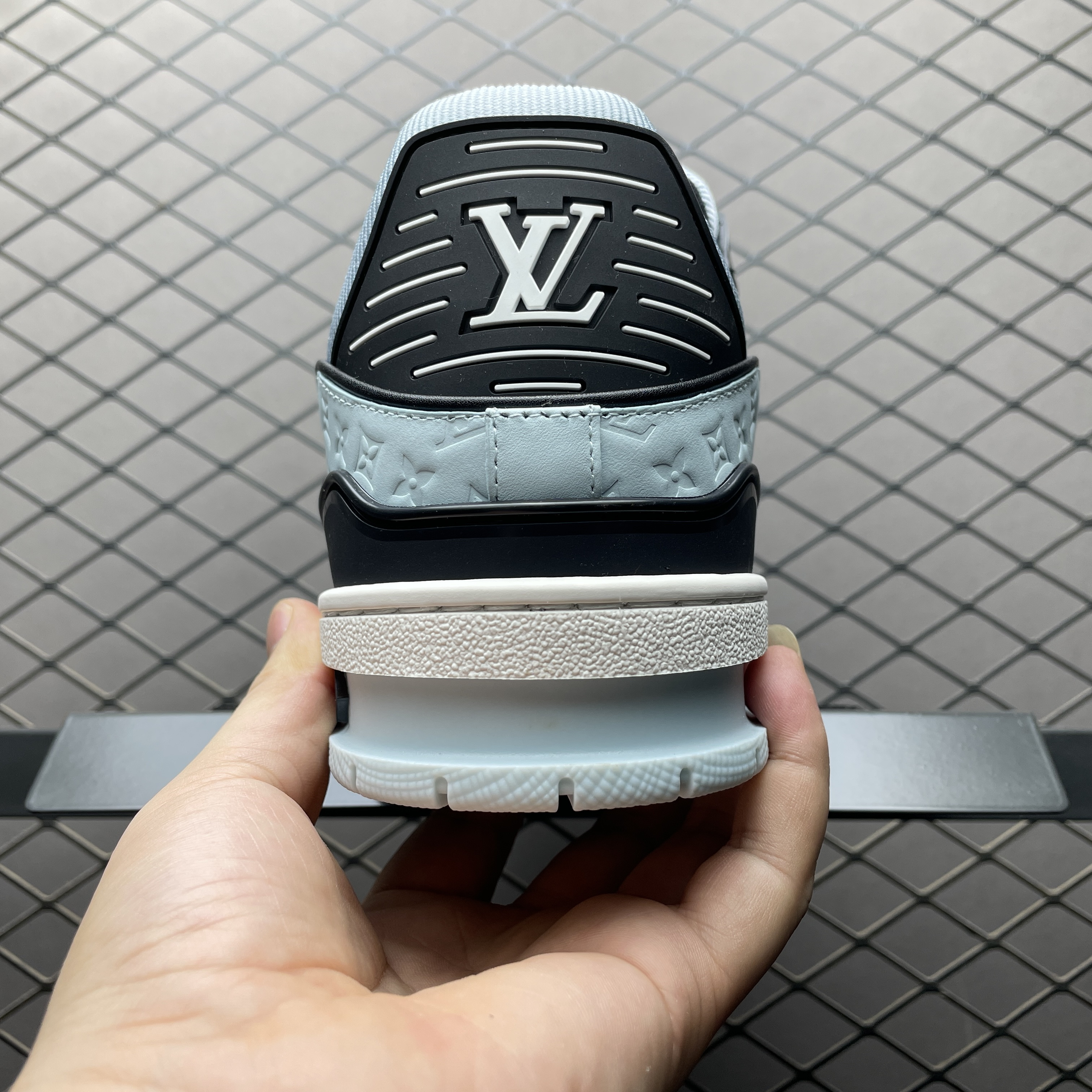 L X V TRAINER Sneaker detail 3