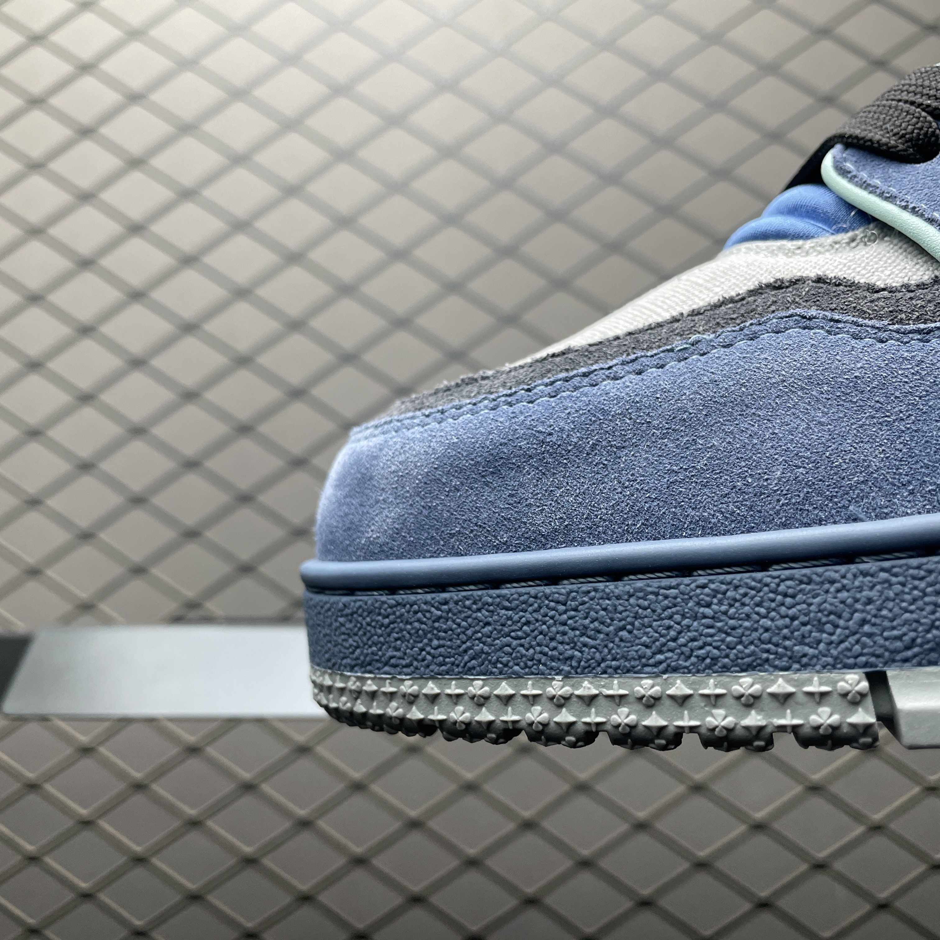 L X V TRAINER Sneaker detail 6