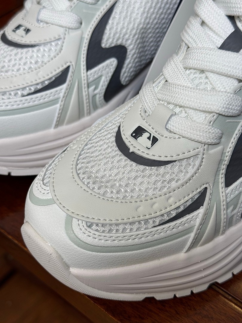 MLB白灰 New York Yankees Curve Runner 跑步鞋 先锋白 3ARNSPL4N （GP011）