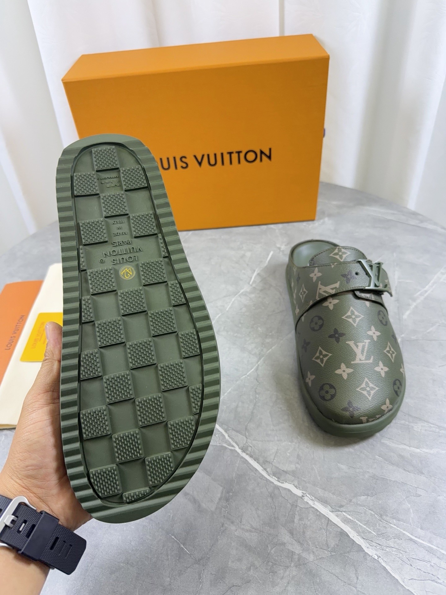 L X V Slippers detail 7