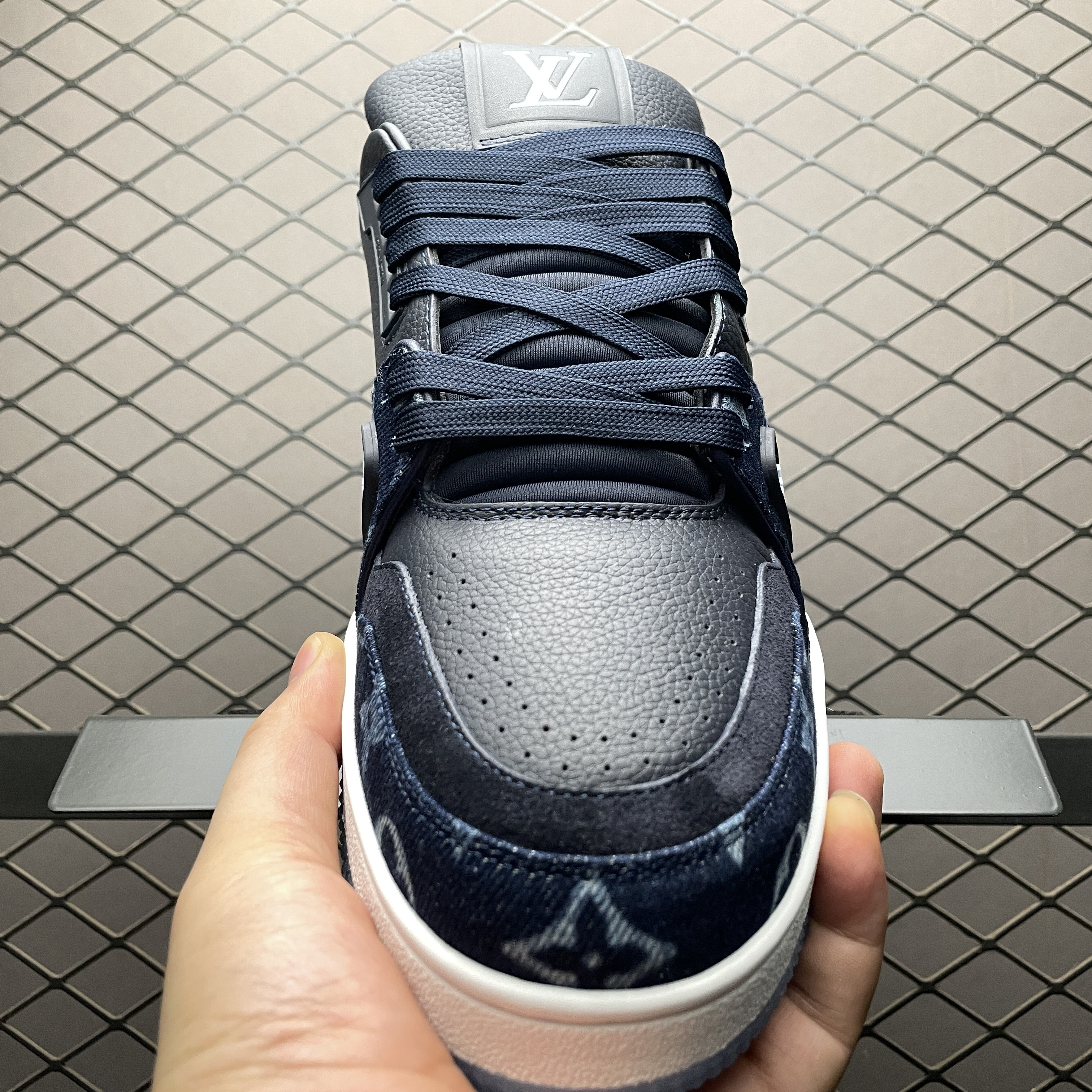 L X V TRAINER Sneaker detail 8