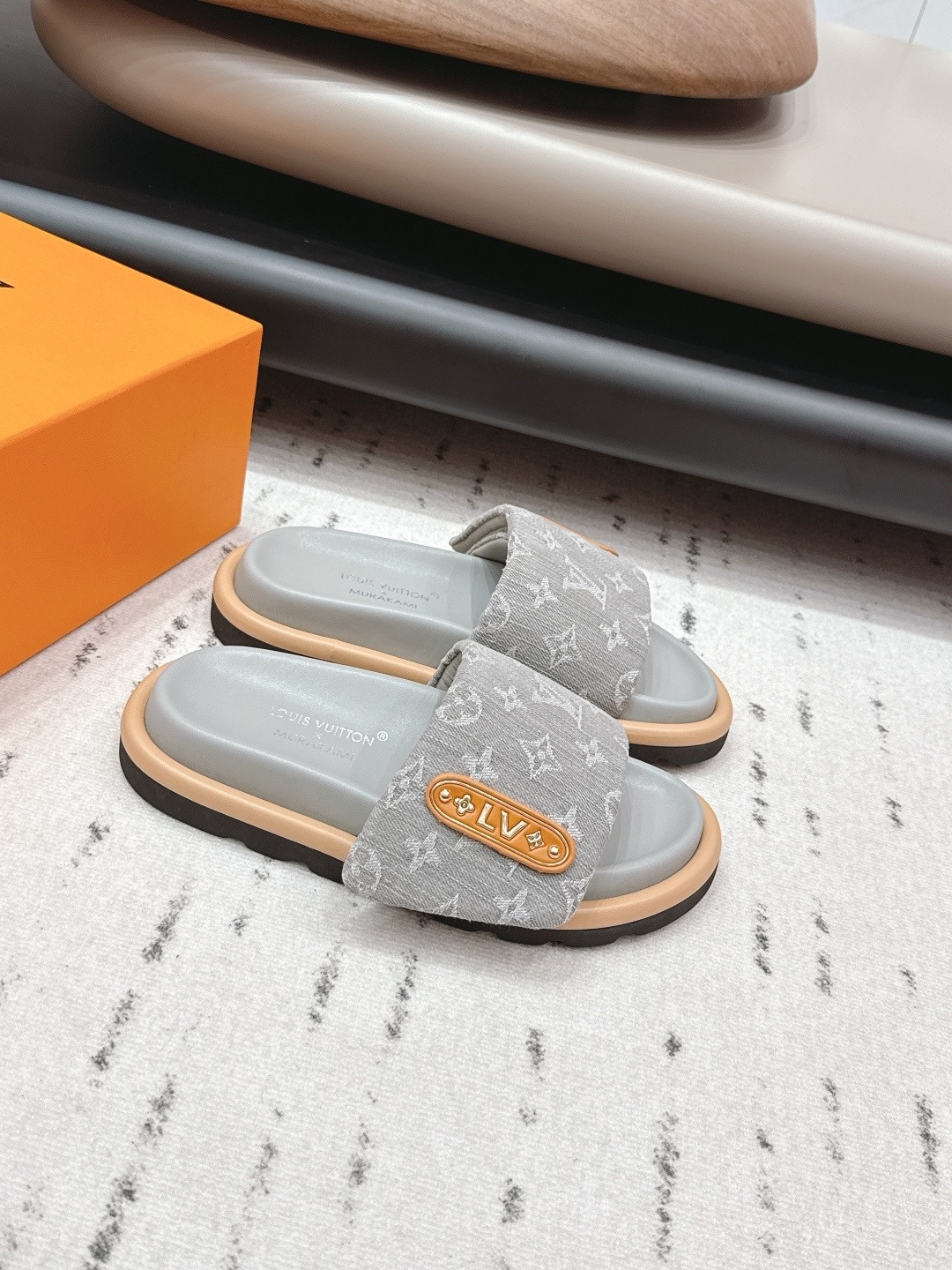 L X V SLIPPERS(Multiple colors) detail 2