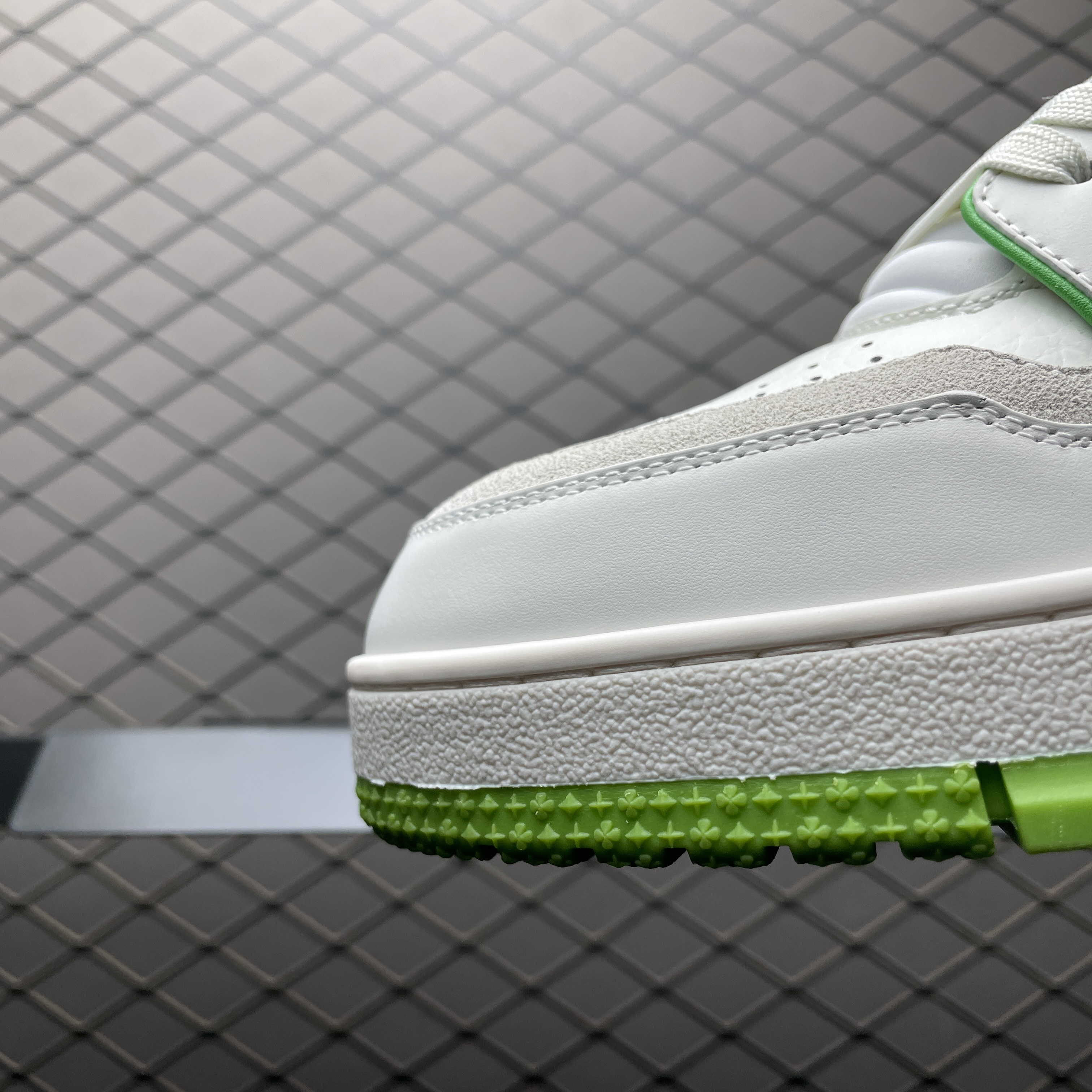 L X V TRAINER Sneakers detail 6