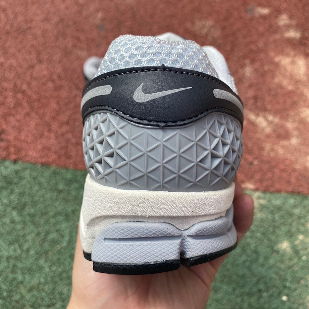 Zoom Vomero 5米灰色  Nike Air Zoom Vomero 5米灰色防滑耐磨女款 低帮跑步鞋FD9919-001