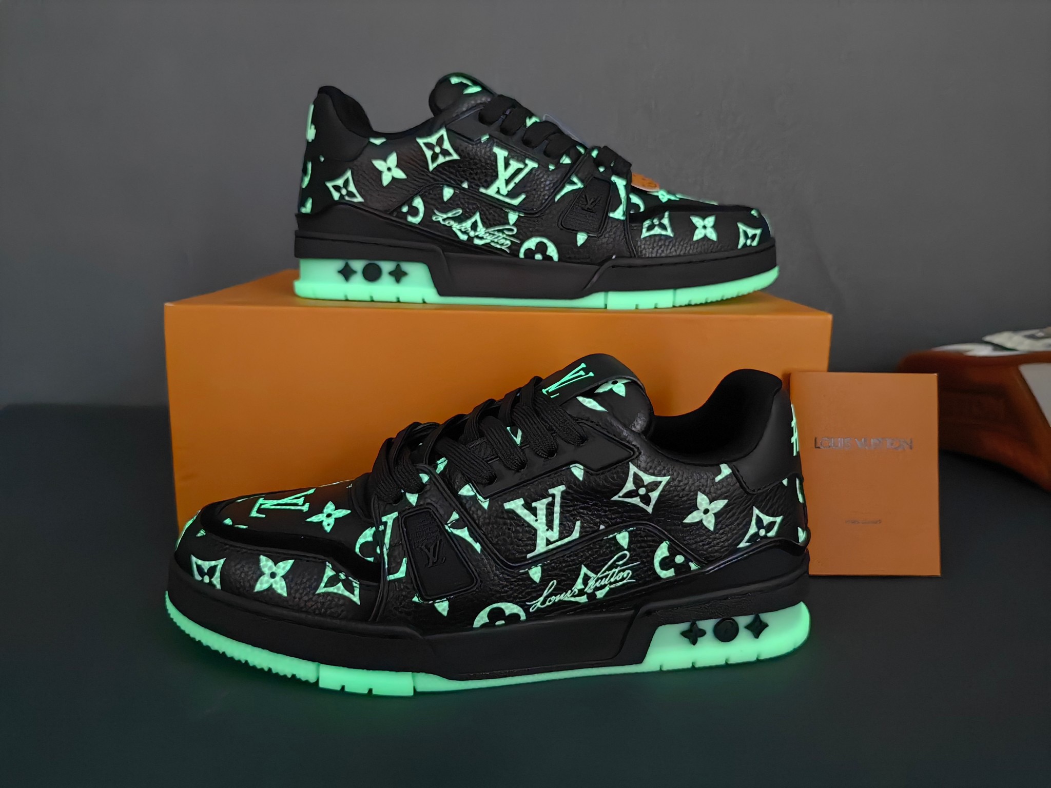 L X V TRAINER (Glow-in-the-dark effect)Sneaker 26SS detail 2