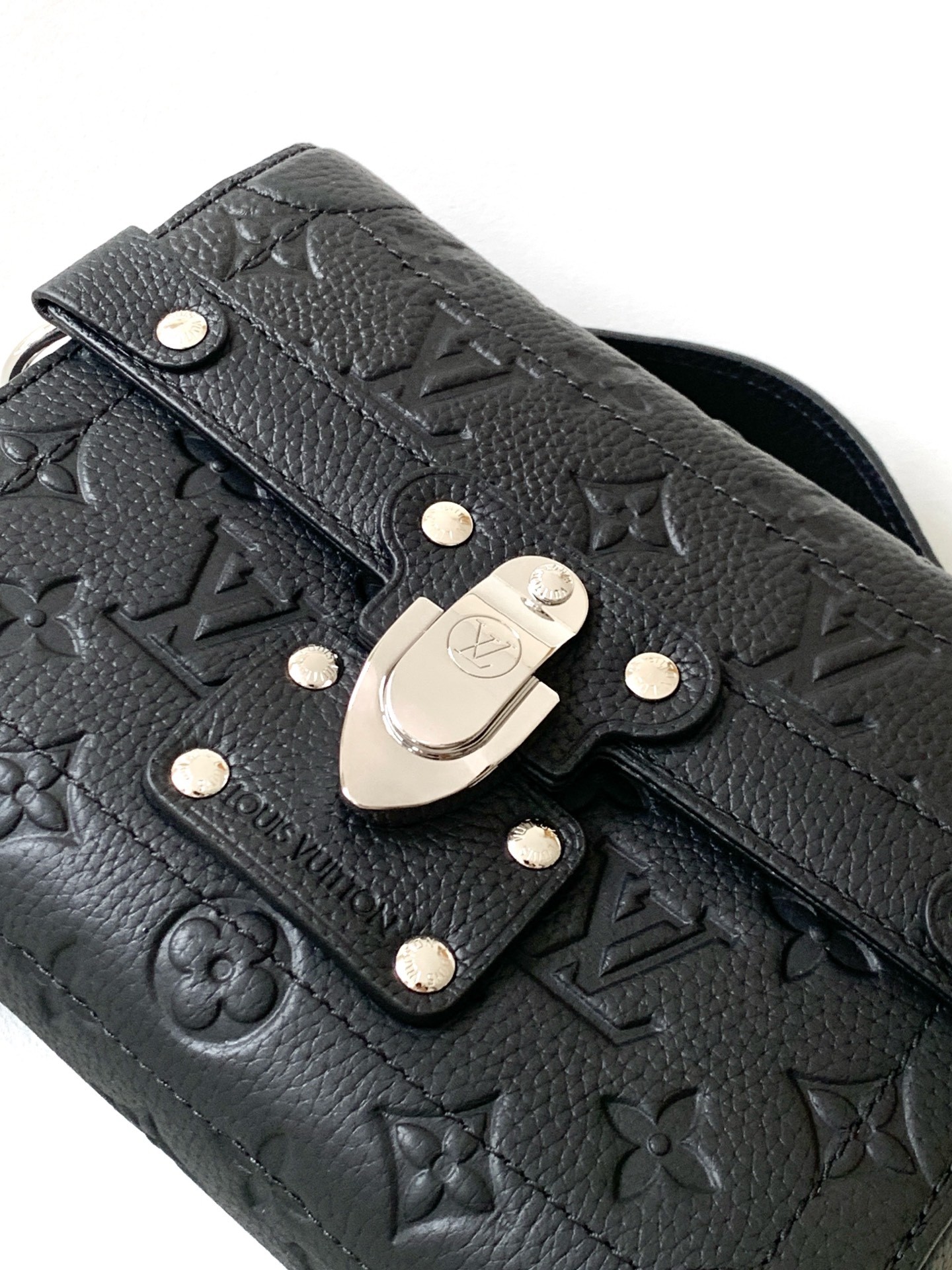 L X V Soul Trunk M13871 Size:19x15x7cm detail 6