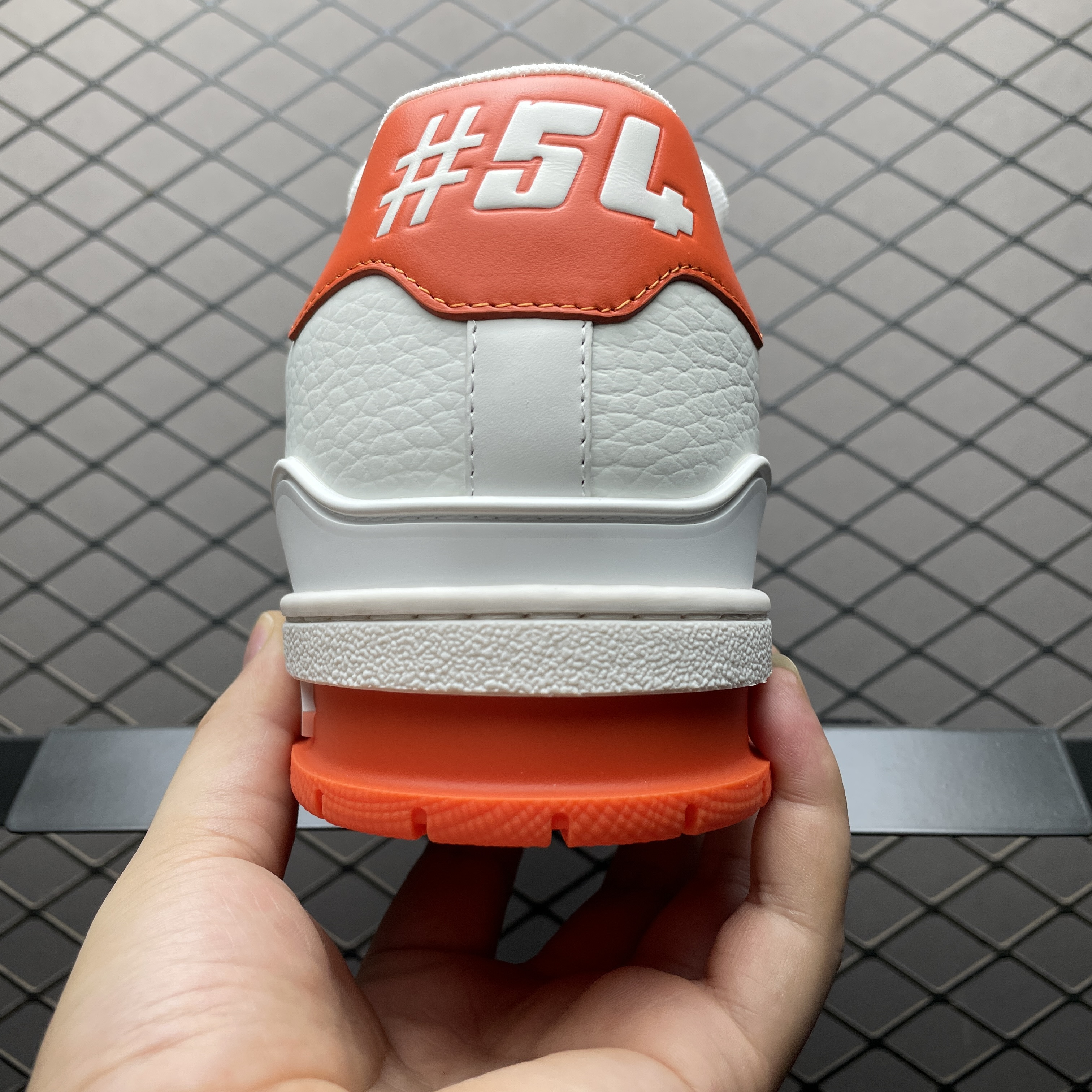 L X V TRAINER Sneakers detail 2