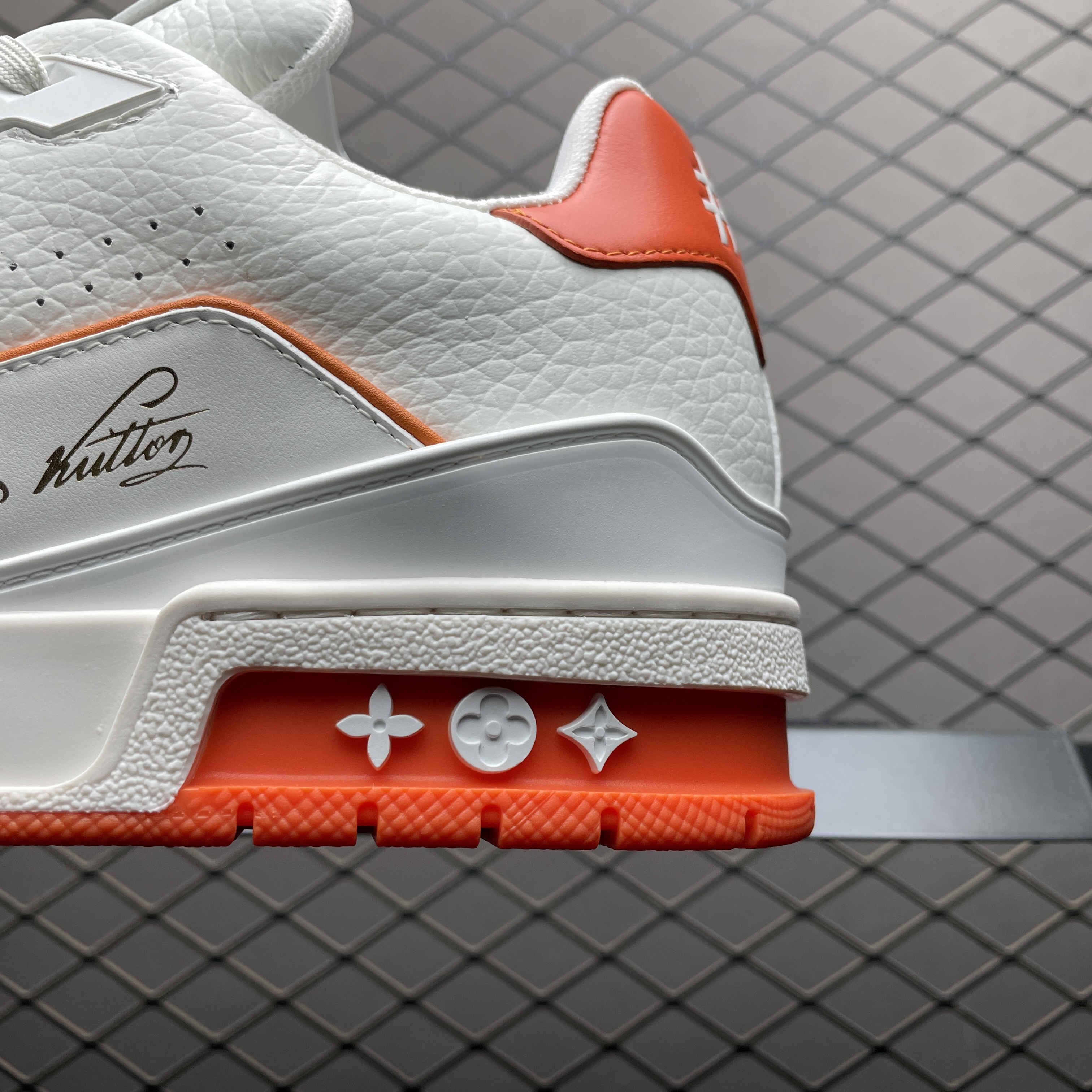 L X V TRAINER Sneakers detail 3
