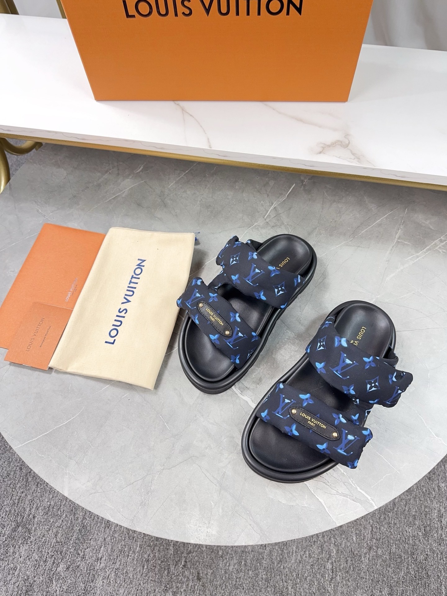 L X V SLIPPERS(Multiple colors) detail 15