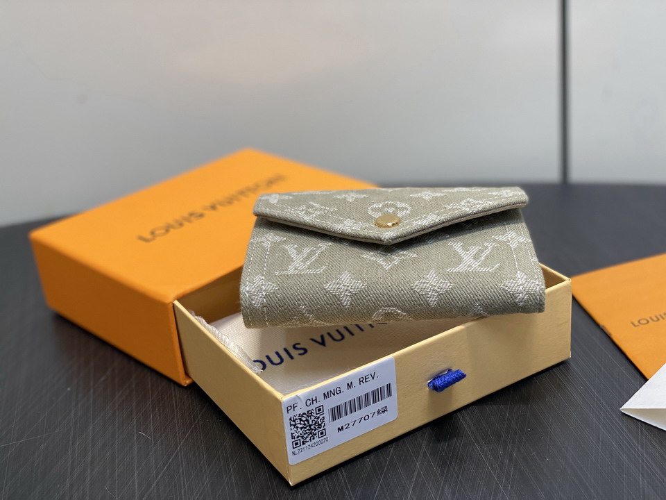L X V Wallets(Multiple sizes) detail 13