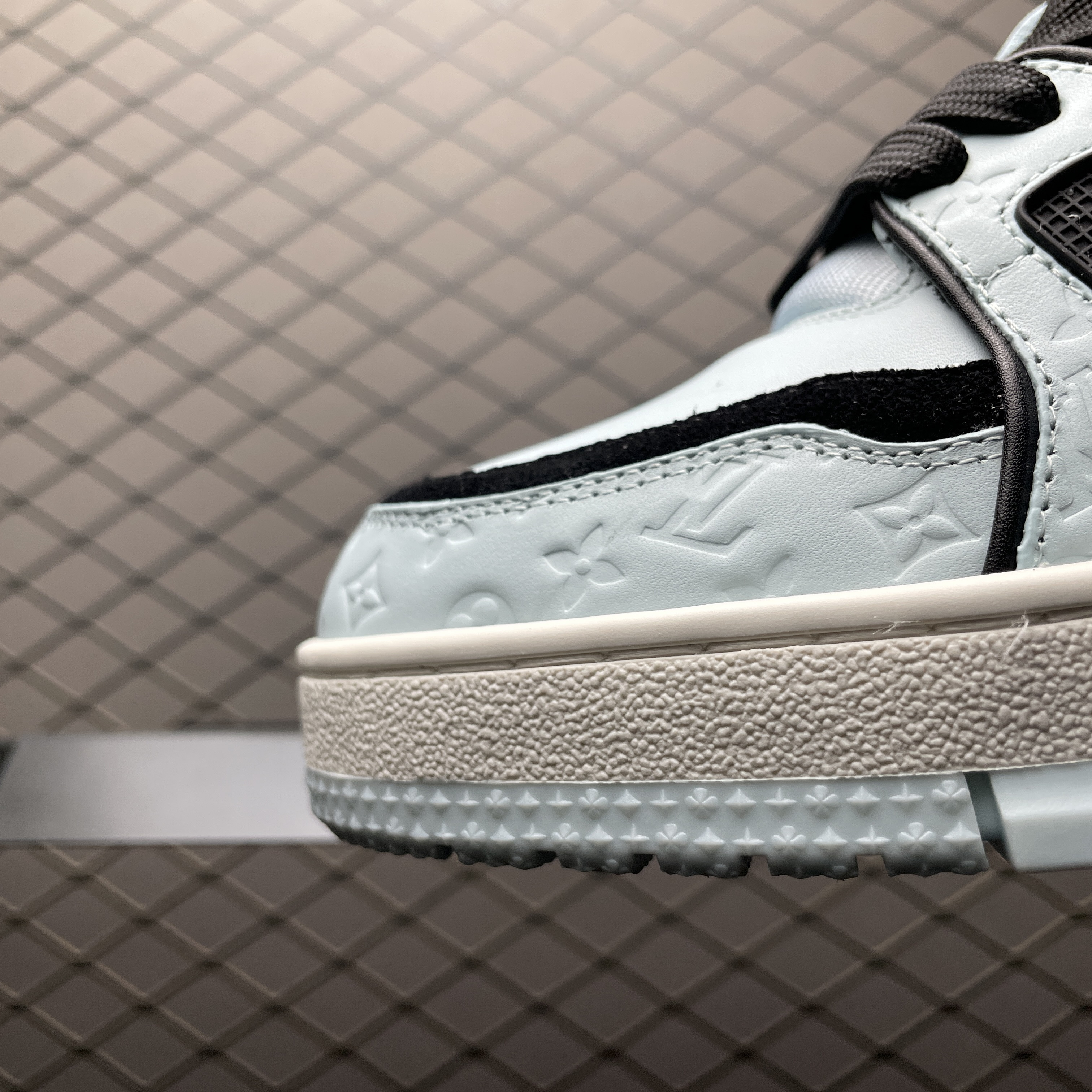 L X V TRAINER Sneaker detail 7