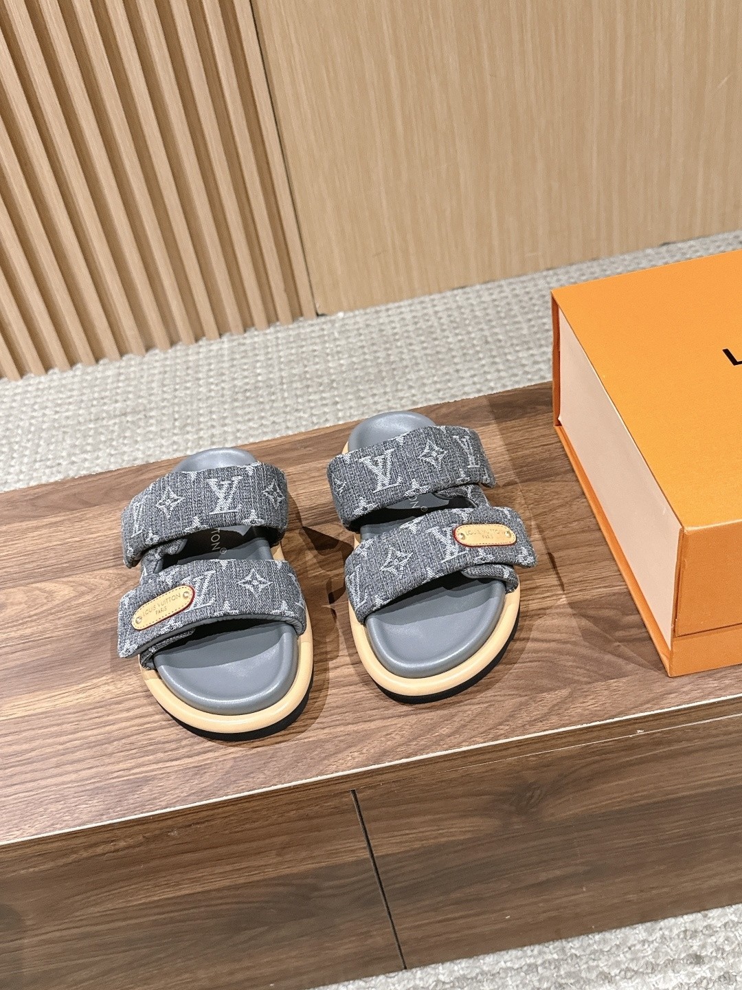 L X V SLIPPERS detail 2