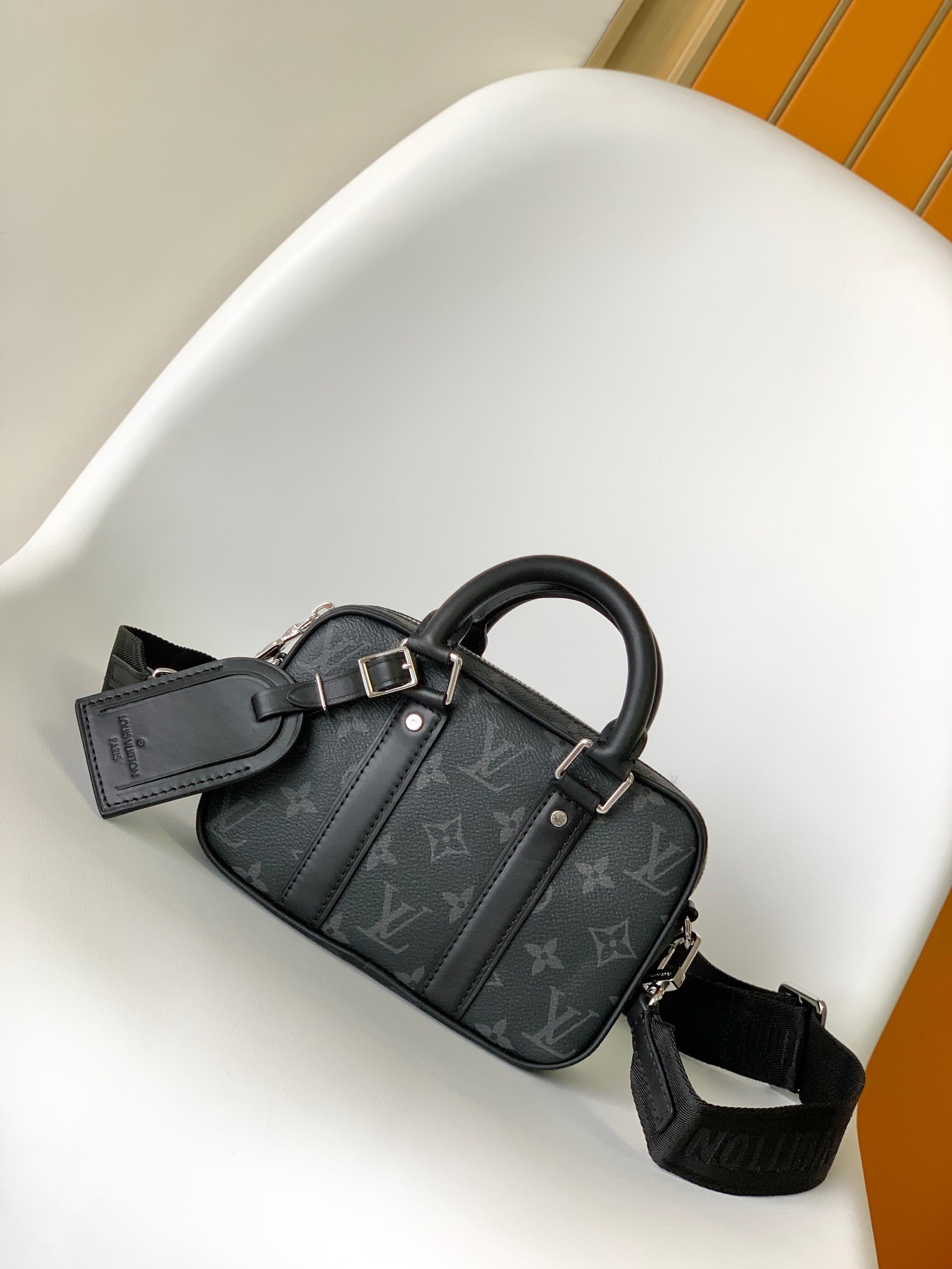 L X V Nano Porte Documents Voyage M82770 Size：20x13x5.5cm