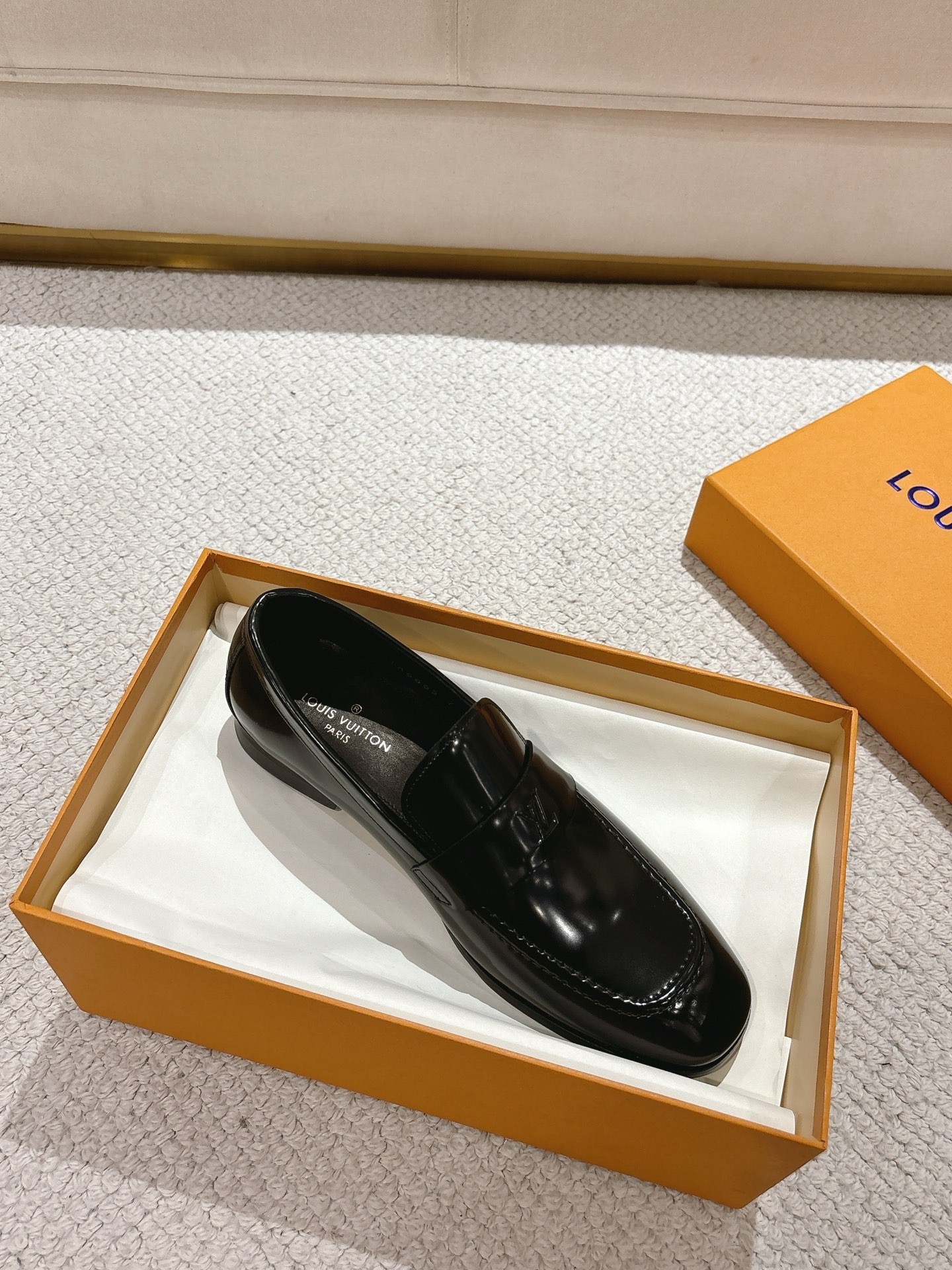 L X V Leather shoes detail 7
