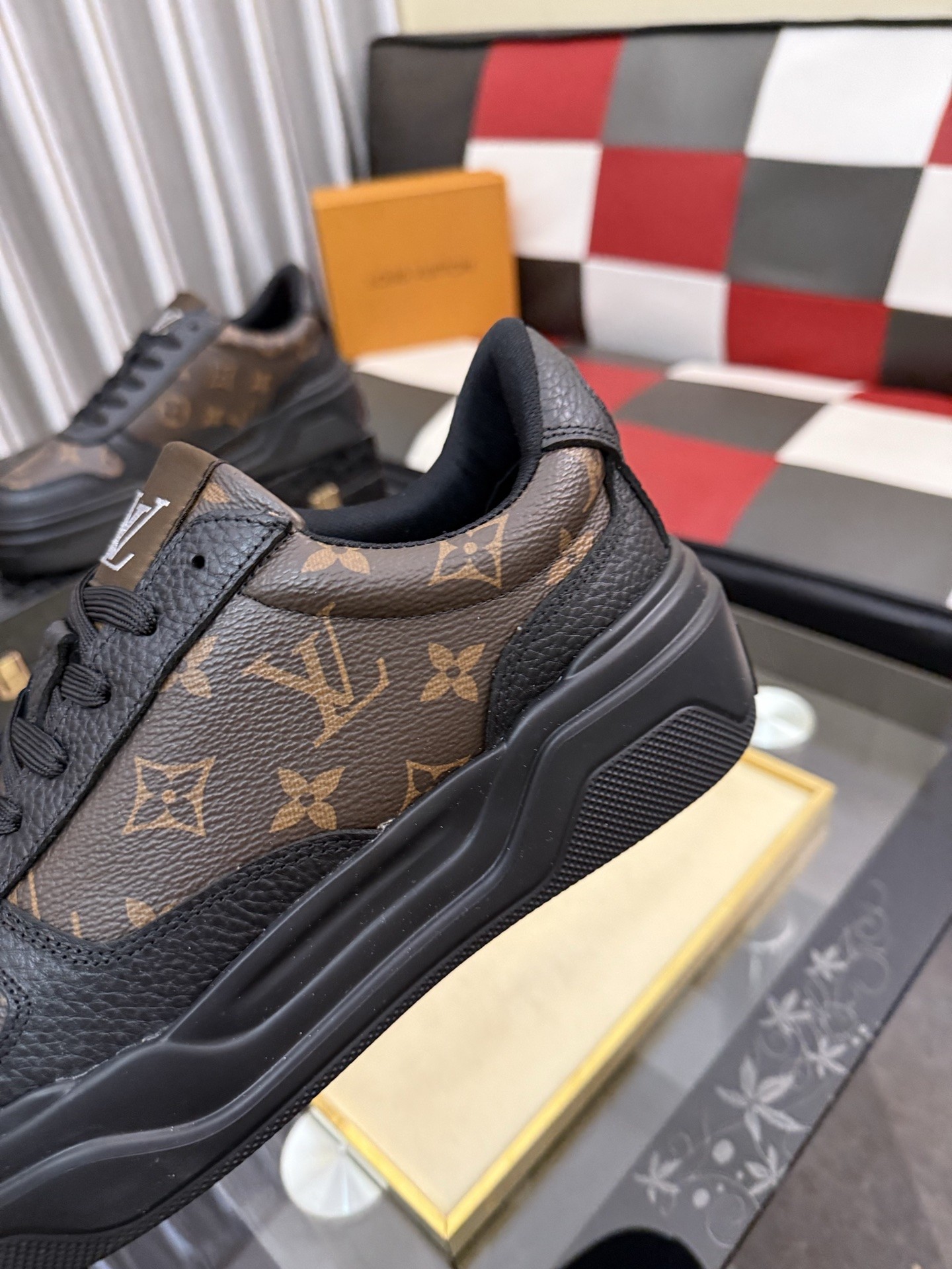 L X V Sneakers detail 7