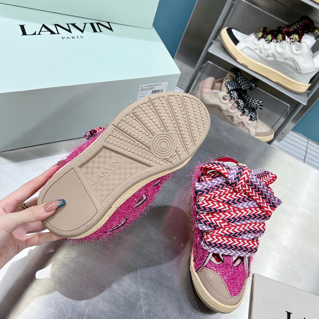 LAN Leather Curb 1 detail 6