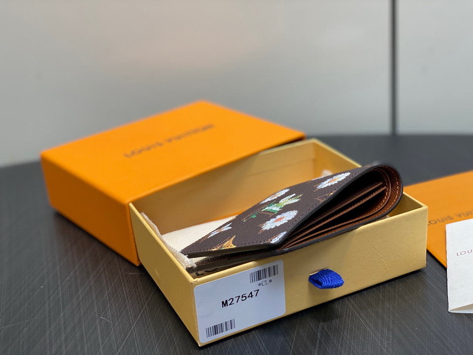 L X V Wallets(Multiple sizes) detail 26